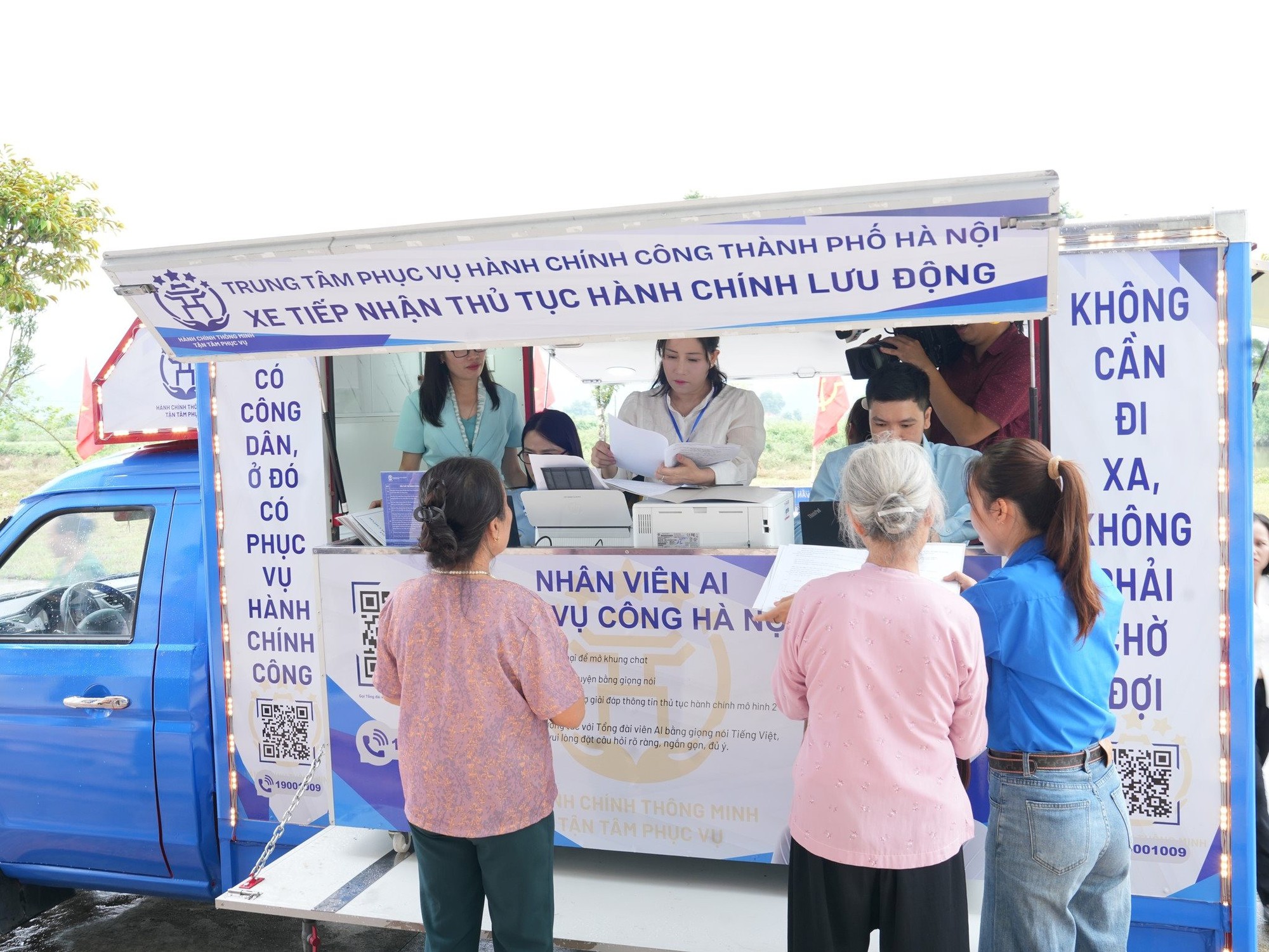 Triển khai mô hình “dịch vụ công lưu động”, tạo thuận lợi cho người già, người yếu thế- Ảnh 1.