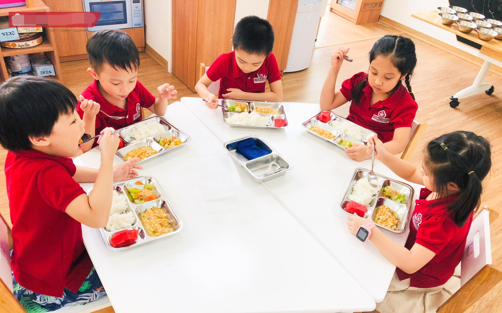 Khoản thu tiền ăn của học sinh có tính thuế giá trị gia tăng?