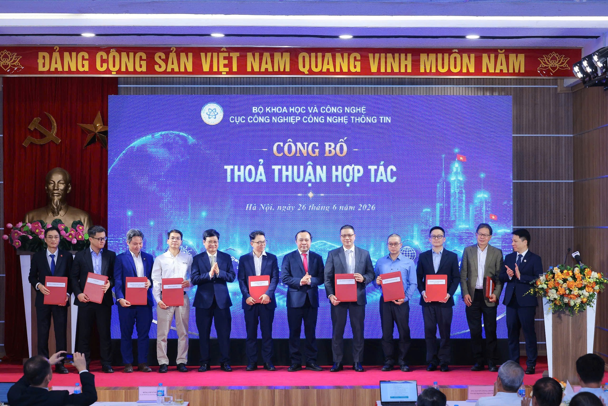 Việt Nam ra mắt Trung tâm quốc gia hỗ trợ sản xuất thử chip bán dẫn- Ảnh 3.