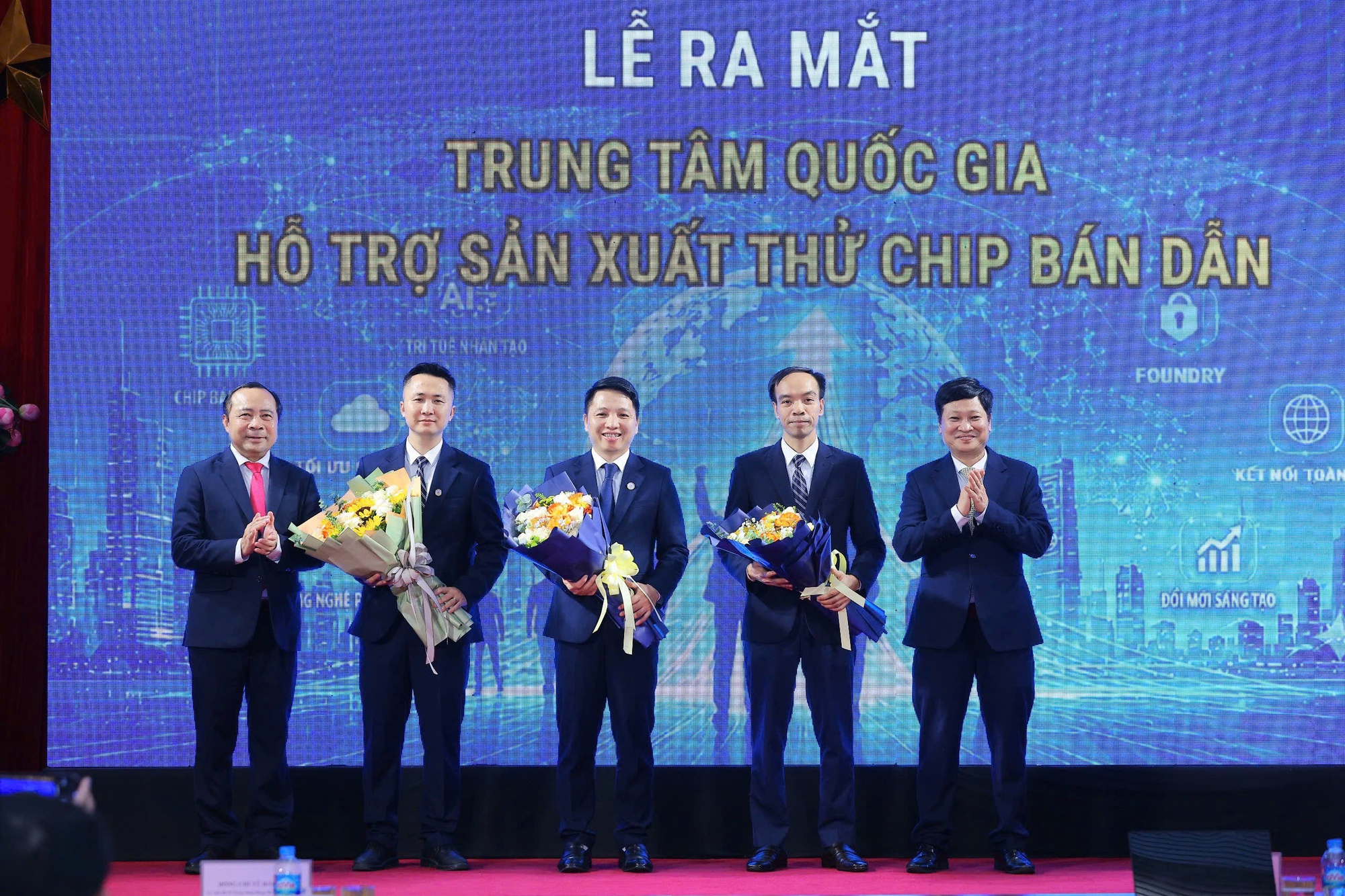 Việt Nam ra mắt Trung tâm quốc gia hỗ trợ sản xuất thử chip bán dẫn- Ảnh 1.