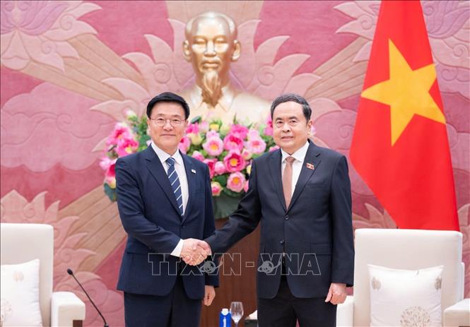 Chủ tịch Quốc hội Trần Thanh Mẫn tiếp Đoàn đại biểu Viện Nghiên cứu kinh tế Kimhakmin E-roun- Ảnh 1.
