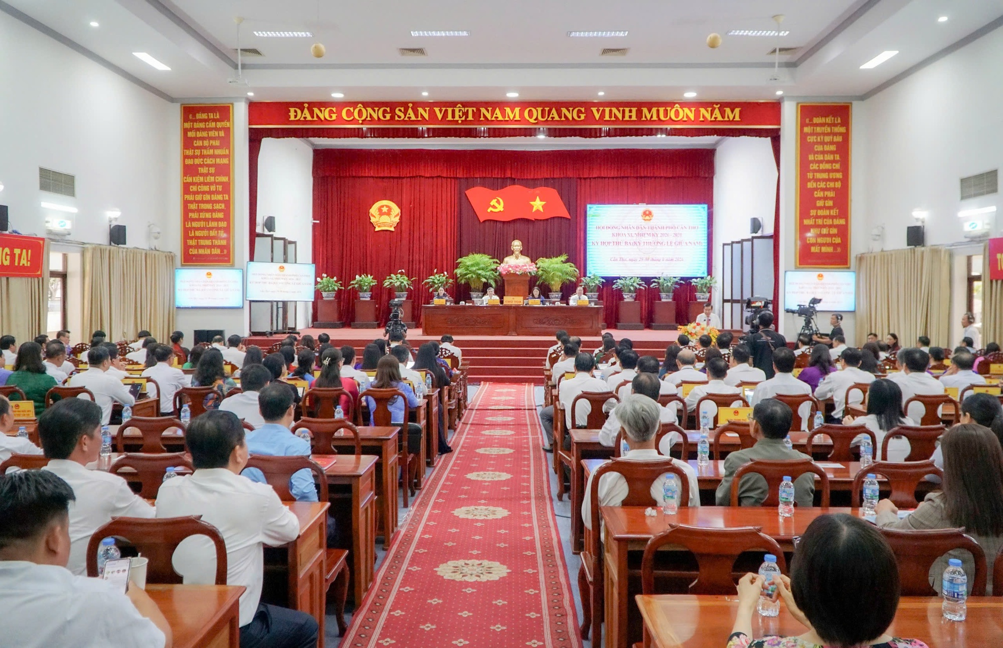 HĐND Cần Thơ quyết nghị nhiều cơ chế, chính sách tạo động lực phát triển giai đoạn mới- Ảnh 3.