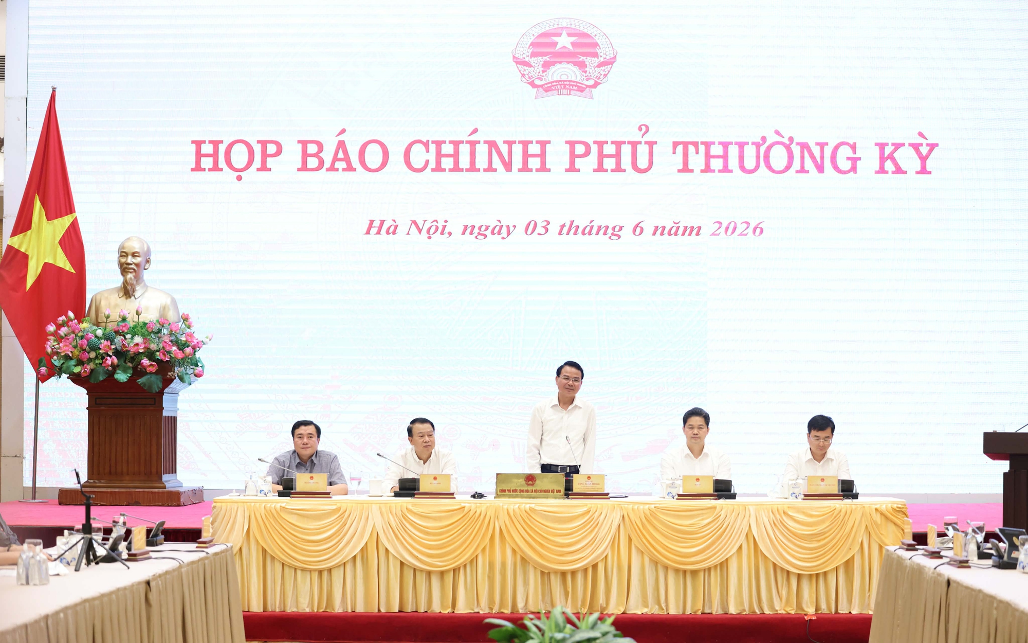TỔNG THUẬT: Họp báo Chính phủ thường kỳ tháng 5: Nội dung trả lời báo chí