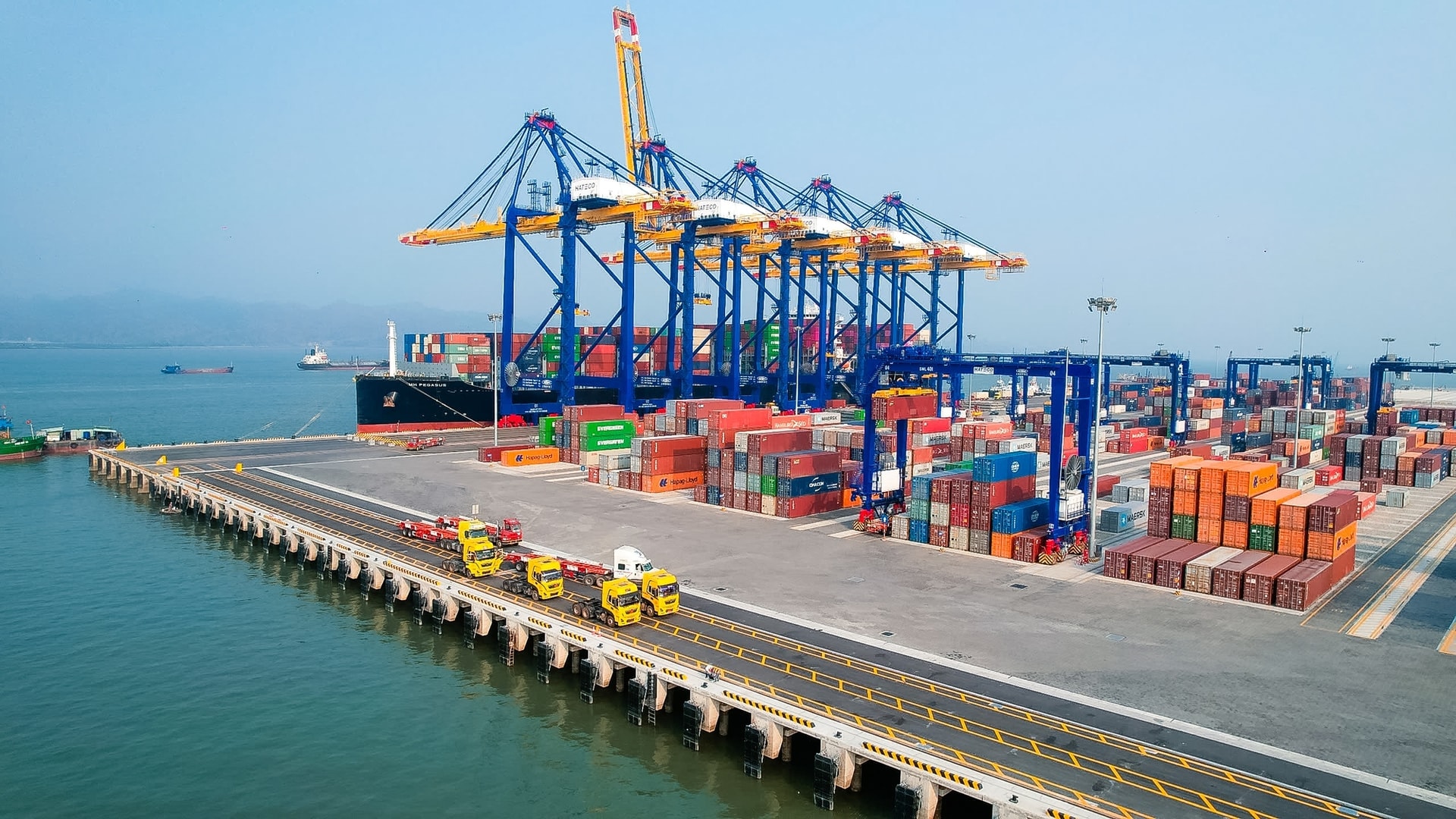 Xuất nhập khẩu tăng mạnh trong 5 tháng đầu năm- Ảnh 1.