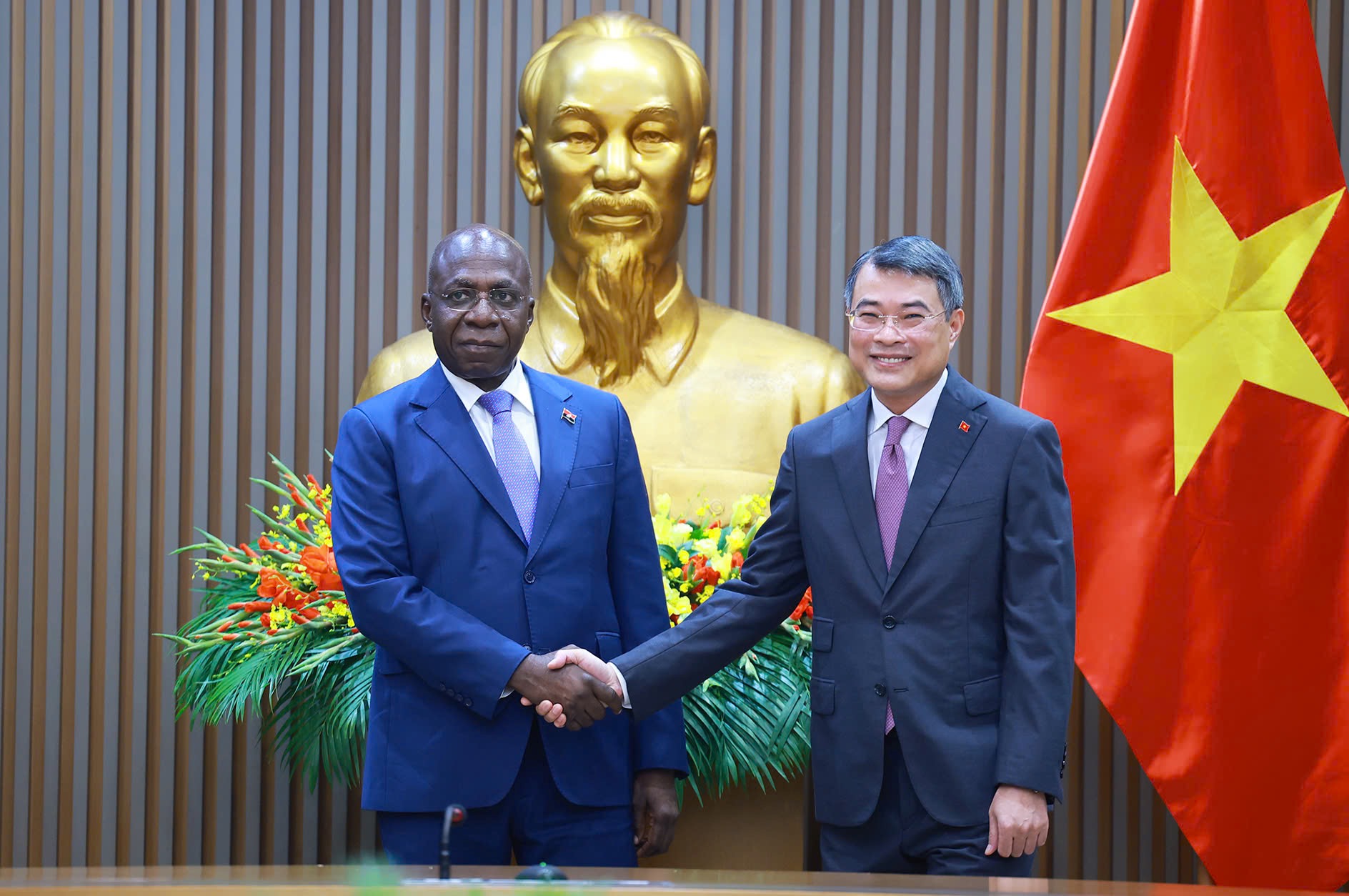 Thủ tướng Lê Minh Hưng: Đề nghị Chính phủ Angola tiếp tục hỗ trợ Tập đoàn Công nghiệp – Năng lượng Quốc gia và các doanh nghiệp Việt Nam- Ảnh 1.