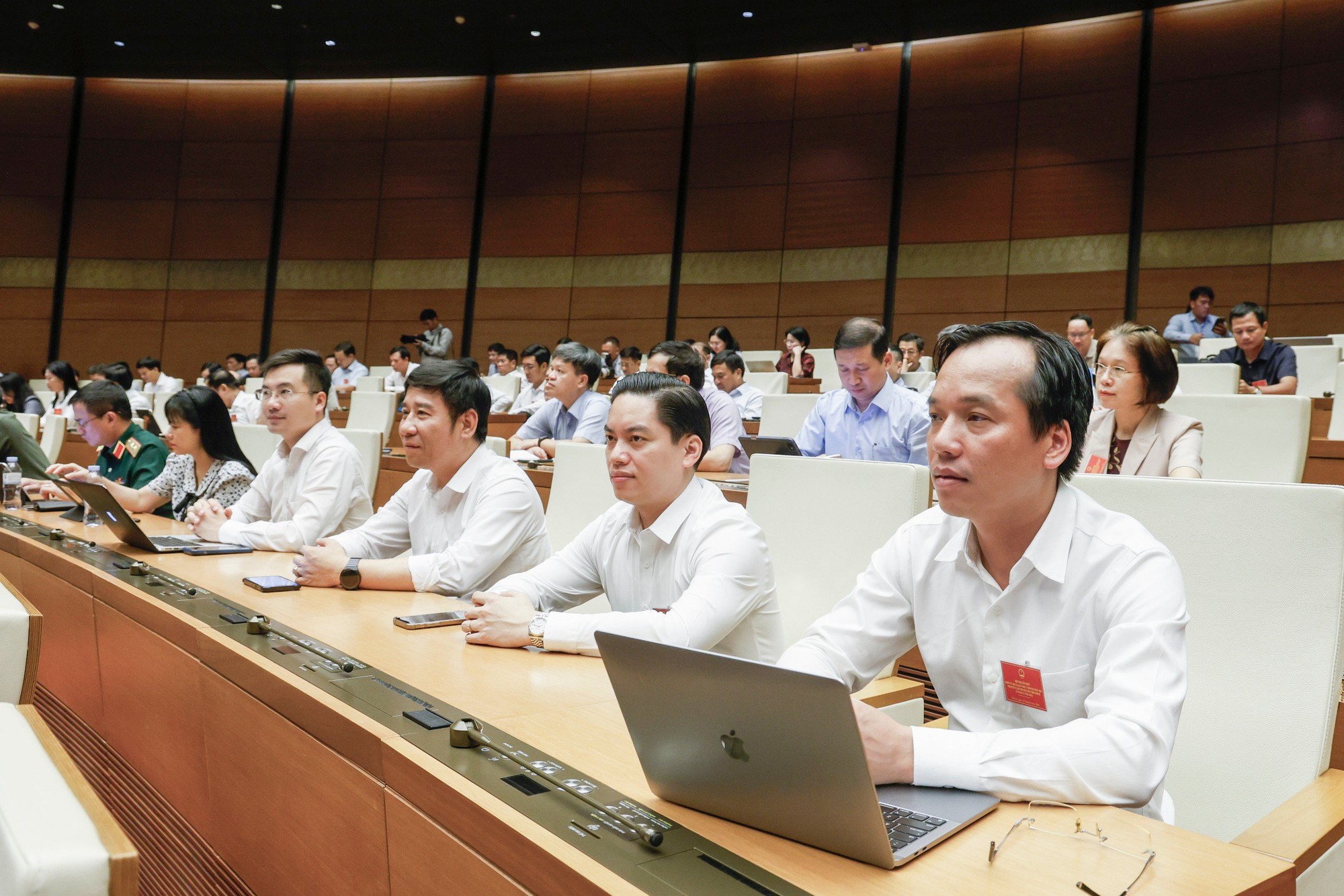 Quán triệt Nghị quyết 10-NQ/TW: Chuyển mạnh từ thu hút FDI sang phát triển hệ sinh thái kinh tế có vốn đầu tư nước ngoài- Ảnh 3.