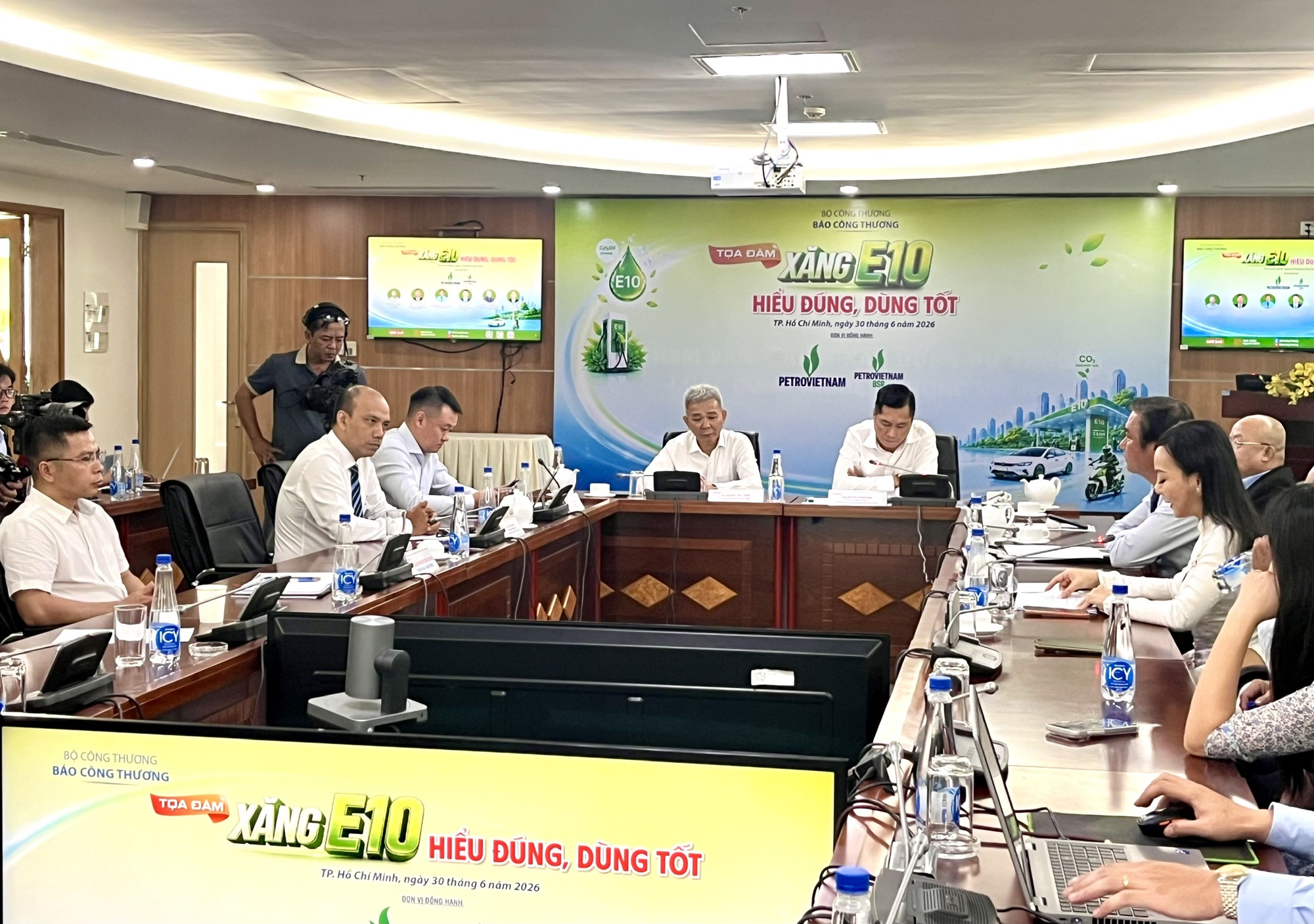 Sau một tháng triển khai, xăng E10 ghi nhận sự đón nhận tích cực từ người tiêu dùng- Ảnh 1.