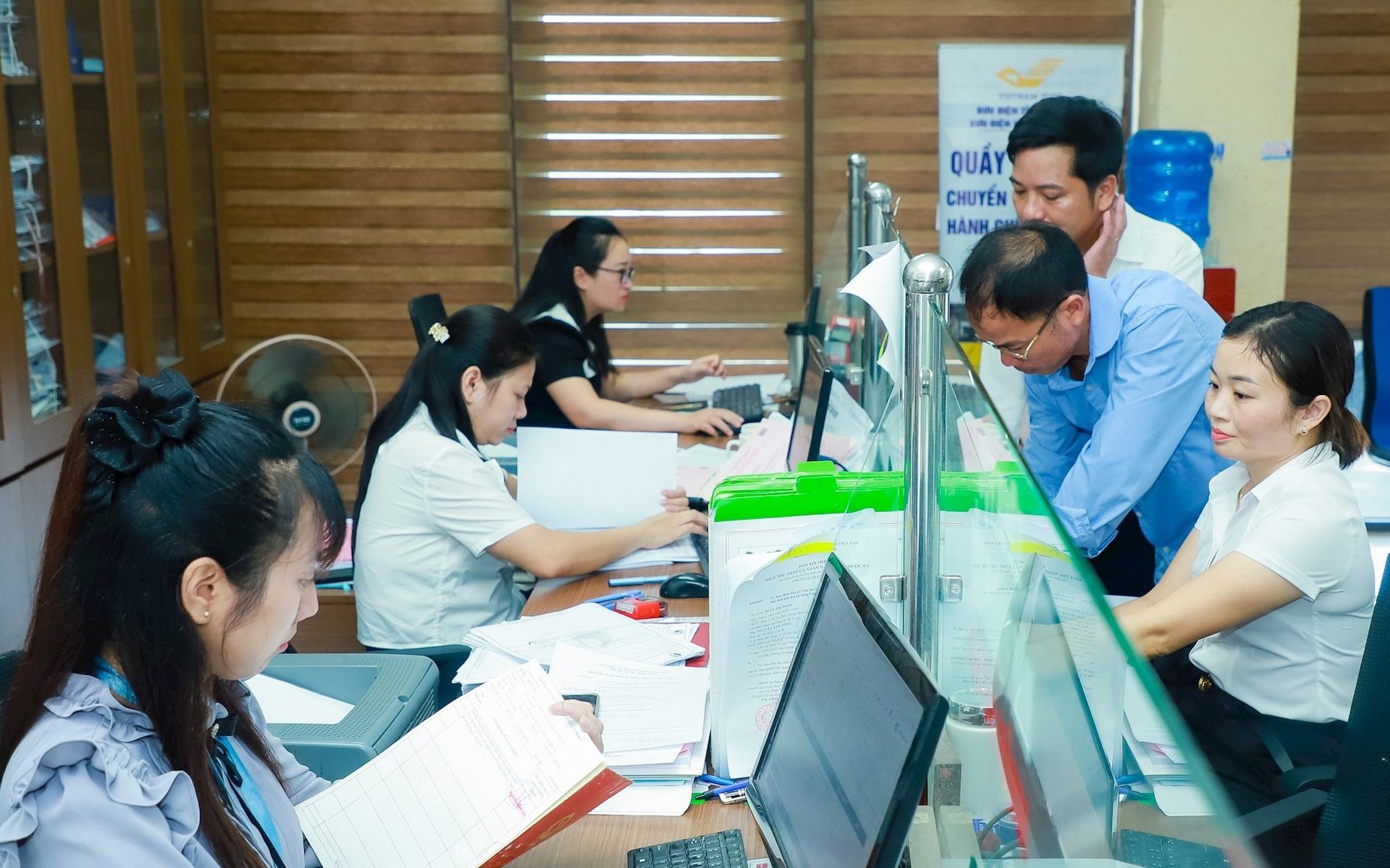 Chấm điểm, đánh giá viên chức hằng tháng hoặc hằng quý
