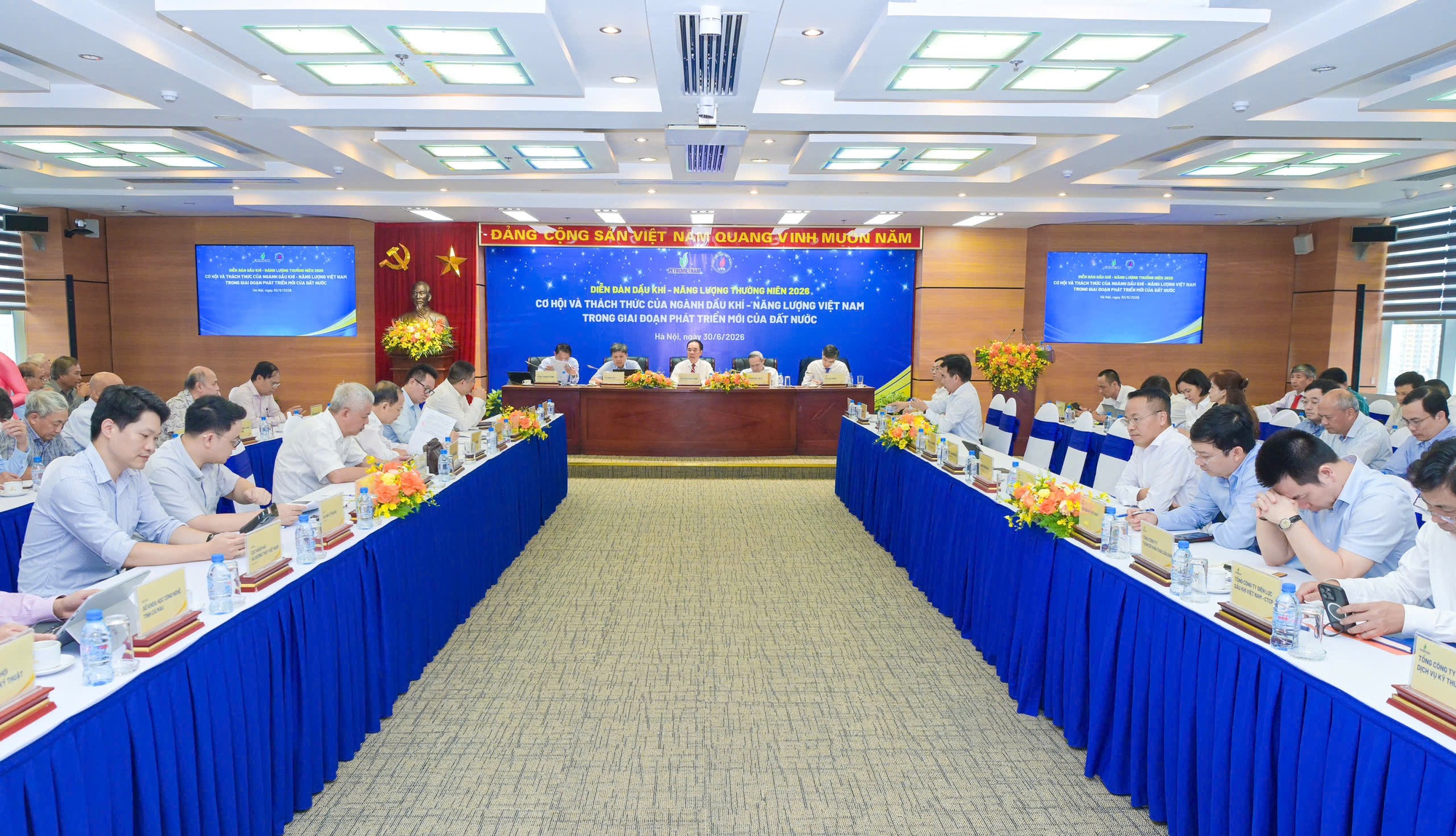 Khơi thông thể chế để ngành dầu khí – năng lượng bứt phá- Ảnh 2.