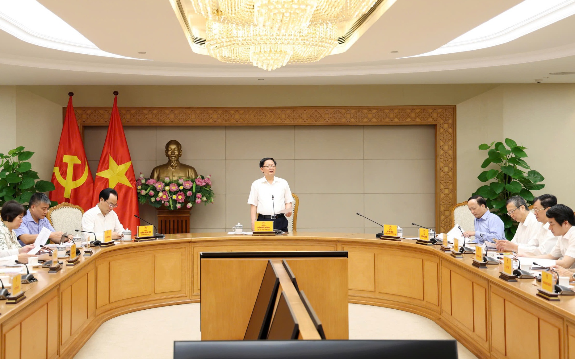 Khẩn trương triển khai công nghệ chiến lược, phấn đấu có sản phẩm cụ thể trong năm 2026