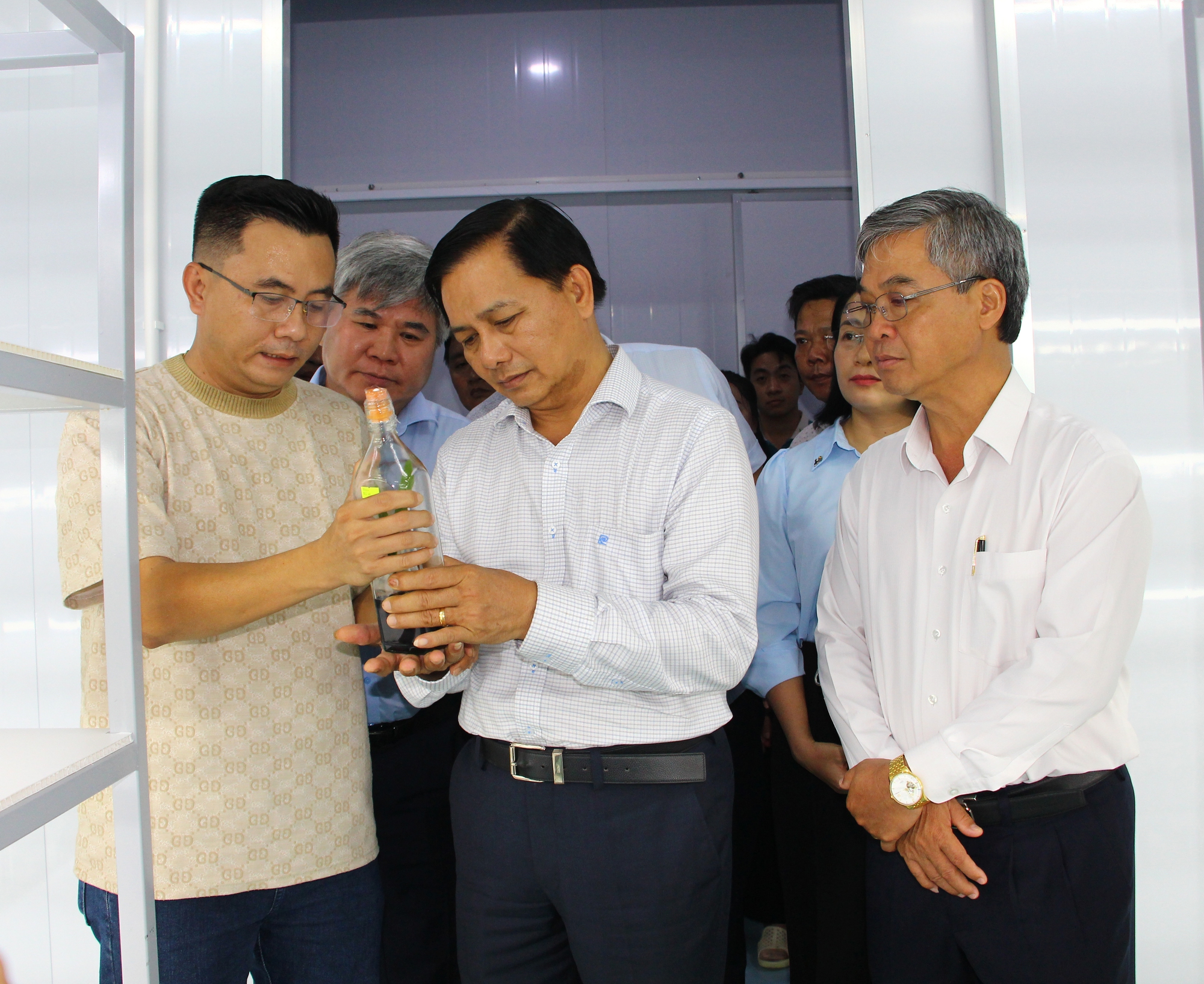 Bí thư Tỉnh ủy Vĩnh Long chỉ đạo lập đề án bảo vệ hơn 130 km bờ biển- Ảnh 2.