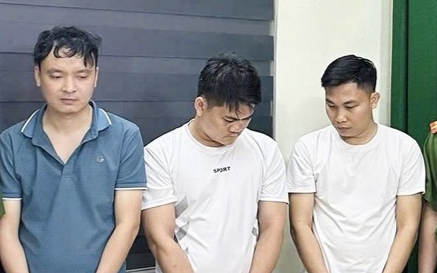 Triệt phá đường dây tiêu thụ hàng nghìn điện thoại Samsung giả trên toàn quốc