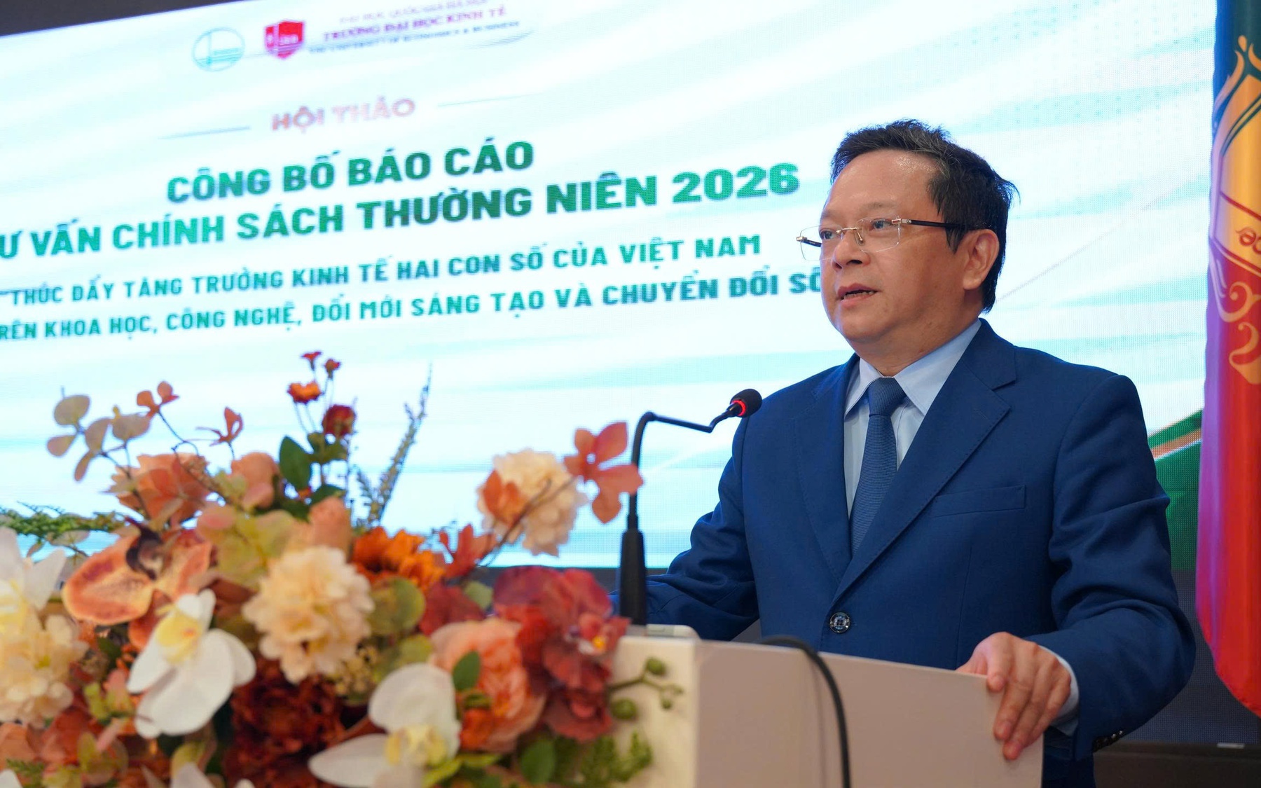 Tăng trưởng từ 10% trở lên: Đặt tri thức và công nghệ vào trung tâm