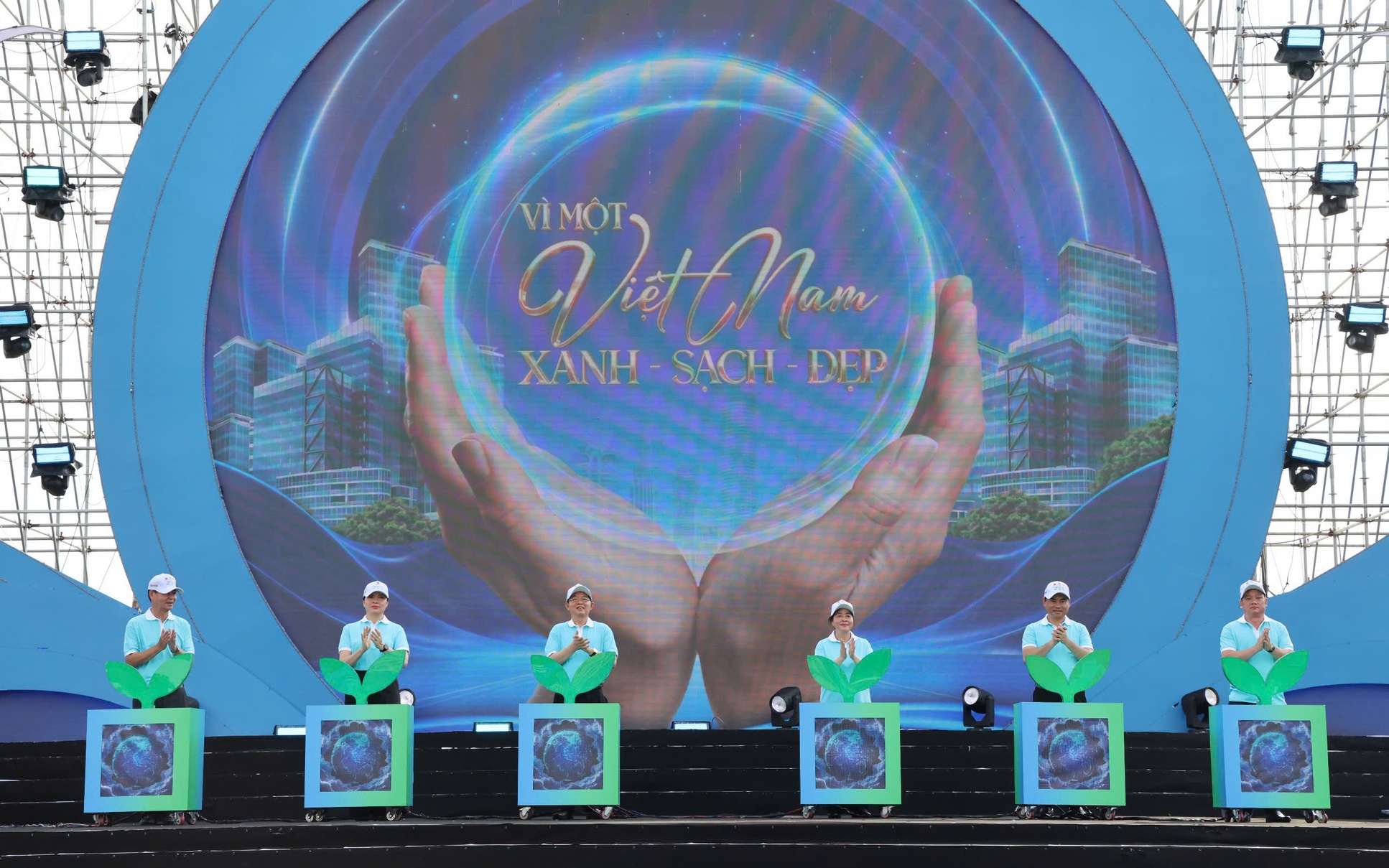 Phát động quốc gia Phong trào toàn dân bảo vệ môi trường, vì một Việt Nam xanh - sạch - đẹp
