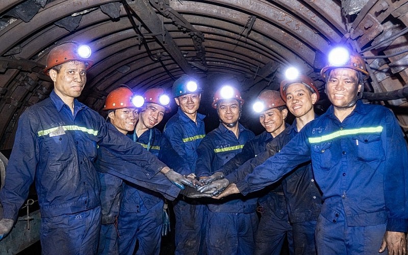 Nắng nóng kéo dài, TKV nỗ lực cung cấp đủ than cho các nhà m