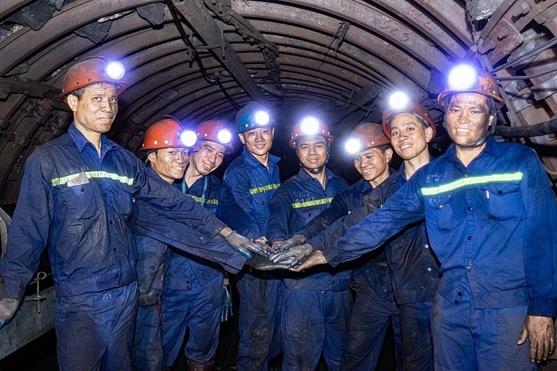 Nắng nóng kéo dài, TKV nỗ lực cung cấp đủ than cho các nhà máy điện vận hành- Ảnh 1.