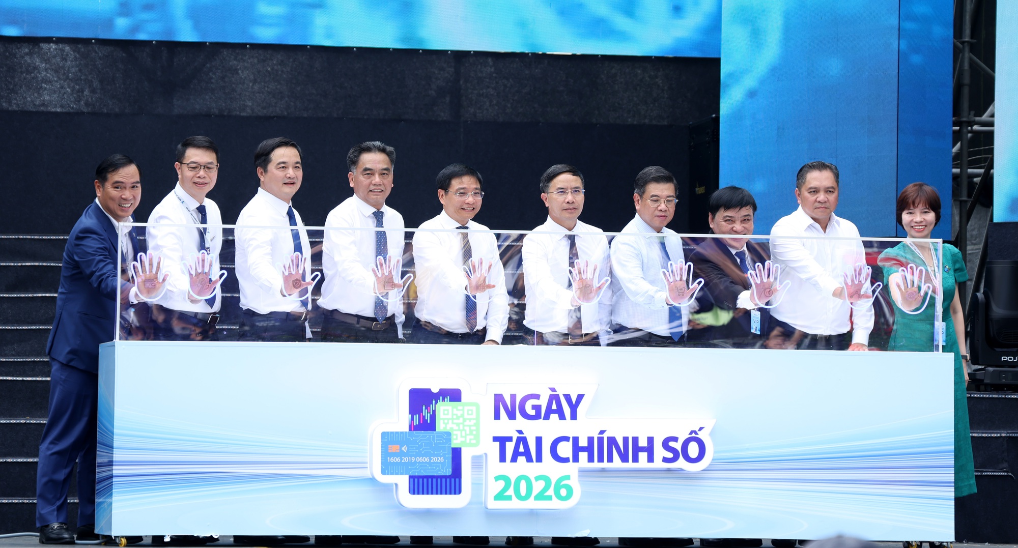 Phó Thủ tướng Nguyễn Văn Thắng: Thanh toán không dùng tiền mặt trở thành huyết mạch của nền kinh tế số- Ảnh 4. Phó Thủ tướng Nguyễn Văn Thắng: Thanh toán không dùng tiền mặt trở thành huyết mạch của nền kinh tế số- Ảnh 4.
