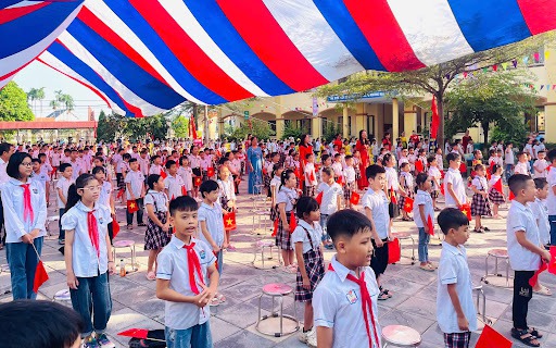 Xét hoàn thành chương trình tiểu học không yêu cầu chứng chỉ bơi