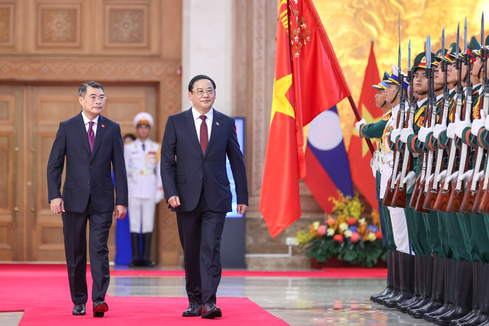 Thủ tướng Lê Minh Hưng chủ trì lễ đón chính thức Thủ tướng CHDCND Lào- Ảnh 3. Thủ tướng Lê Minh Hưng chủ trì lễ đón chính thức Thủ tướng CHDCND Lào- Ảnh 3.