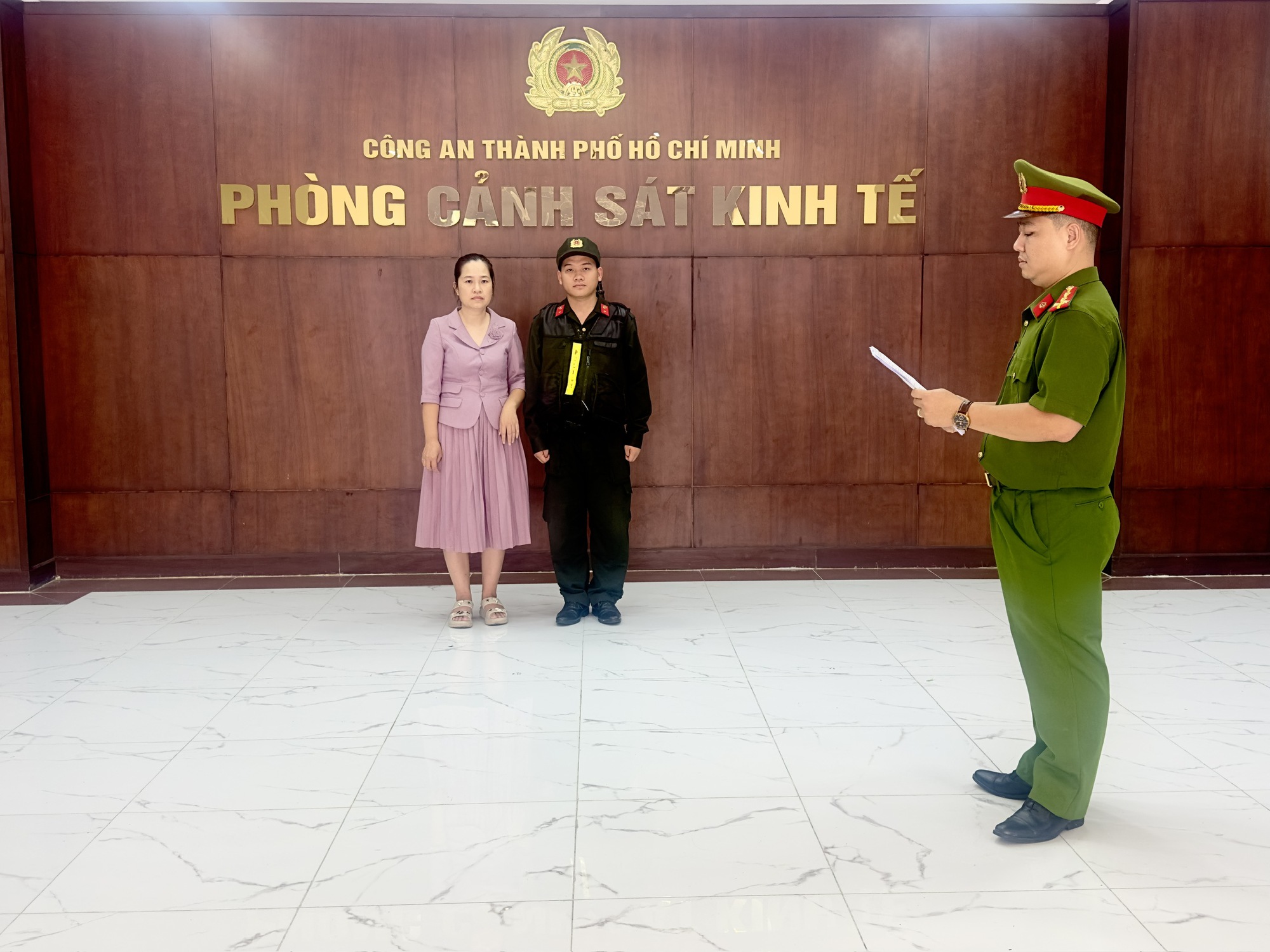 Khởi tố chủ sở hữu thương hiệu Vải áo dài Đất lành vì sao chép mẫu thiết kế- Ảnh 1.