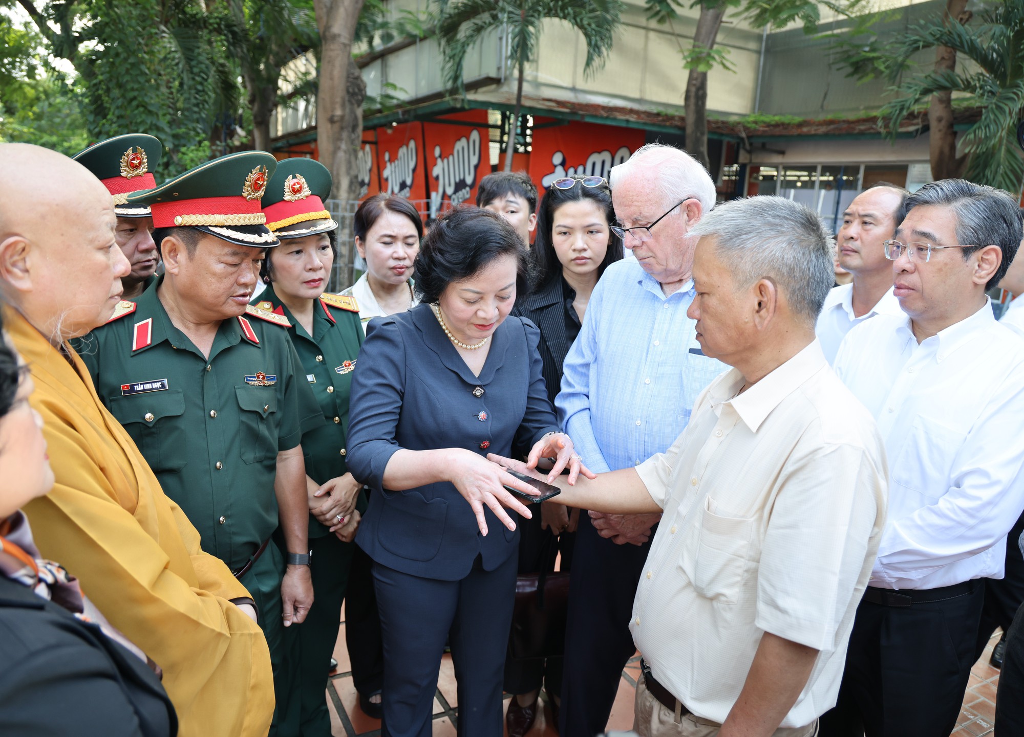 Phó Thủ tướng Phạm Thị Thanh Trà dự Hội thảo đặc biệt xác minh thông tin về khu mộ liệt sĩ tập thể tại Công viên Lê Thị Riêng- Ảnh 7. Phó Thủ tướng Phạm Thị Thanh Trà dự Hội thảo đặc biệt xác minh thông tin về khu mộ liệt sĩ tập thể tại Công viên Lê Thị Riêng- Ảnh 7.