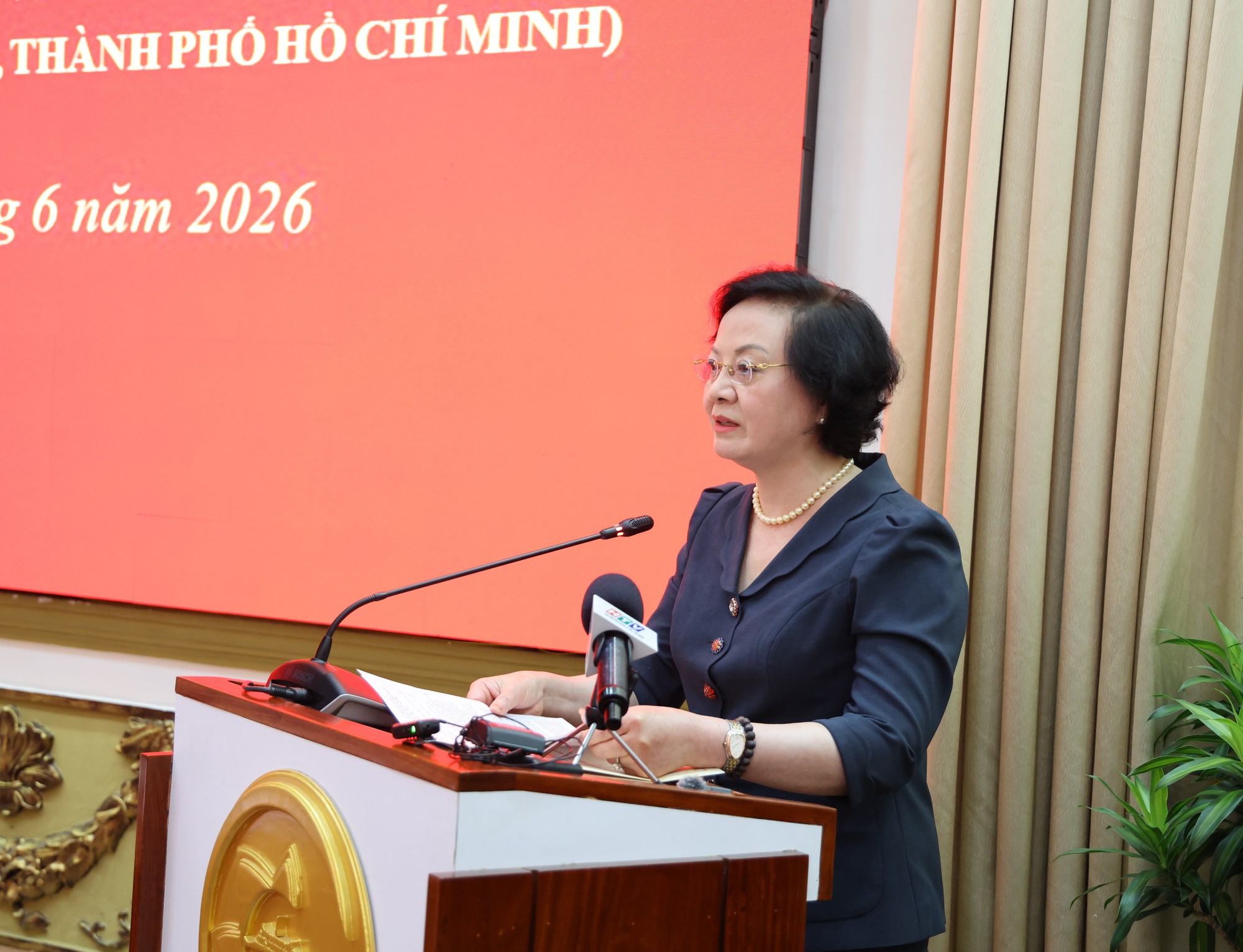 Phó Thủ tướng Phạm Thị Thanh Trà dự Hội thảo đặc biệt xác minh thông tin về khu mộ liệt sĩ tập thể tại Công viên Lê Thị Riêng- Ảnh 1. Phó Thủ tướng Phạm Thị Thanh Trà dự Hội thảo đặc biệt xác minh thông tin về khu mộ liệt sĩ tập thể tại Công viên Lê Thị Riêng- Ảnh 1.