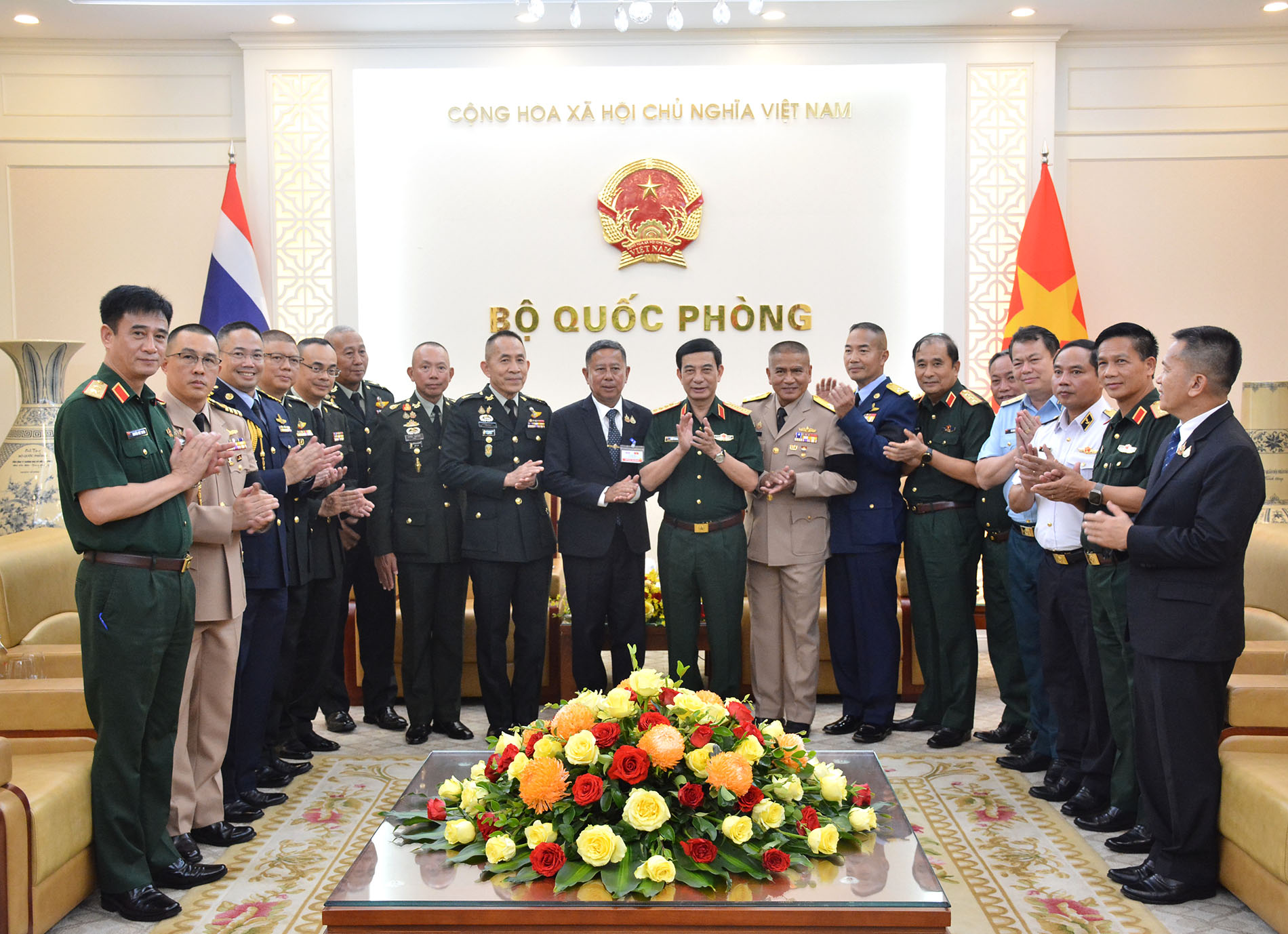 Đưa quan hệ hợp tác quốc phòng Việt Nam - Thái Lan tiếp tục đi vào chiều sâu, thiết thực và hiệu quả- Ảnh 2. Đưa quan hệ hợp tác quốc phòng Việt Nam - Thái Lan tiếp tục đi vào chiều sâu, thiết thực và hiệu quả- Ảnh 2.