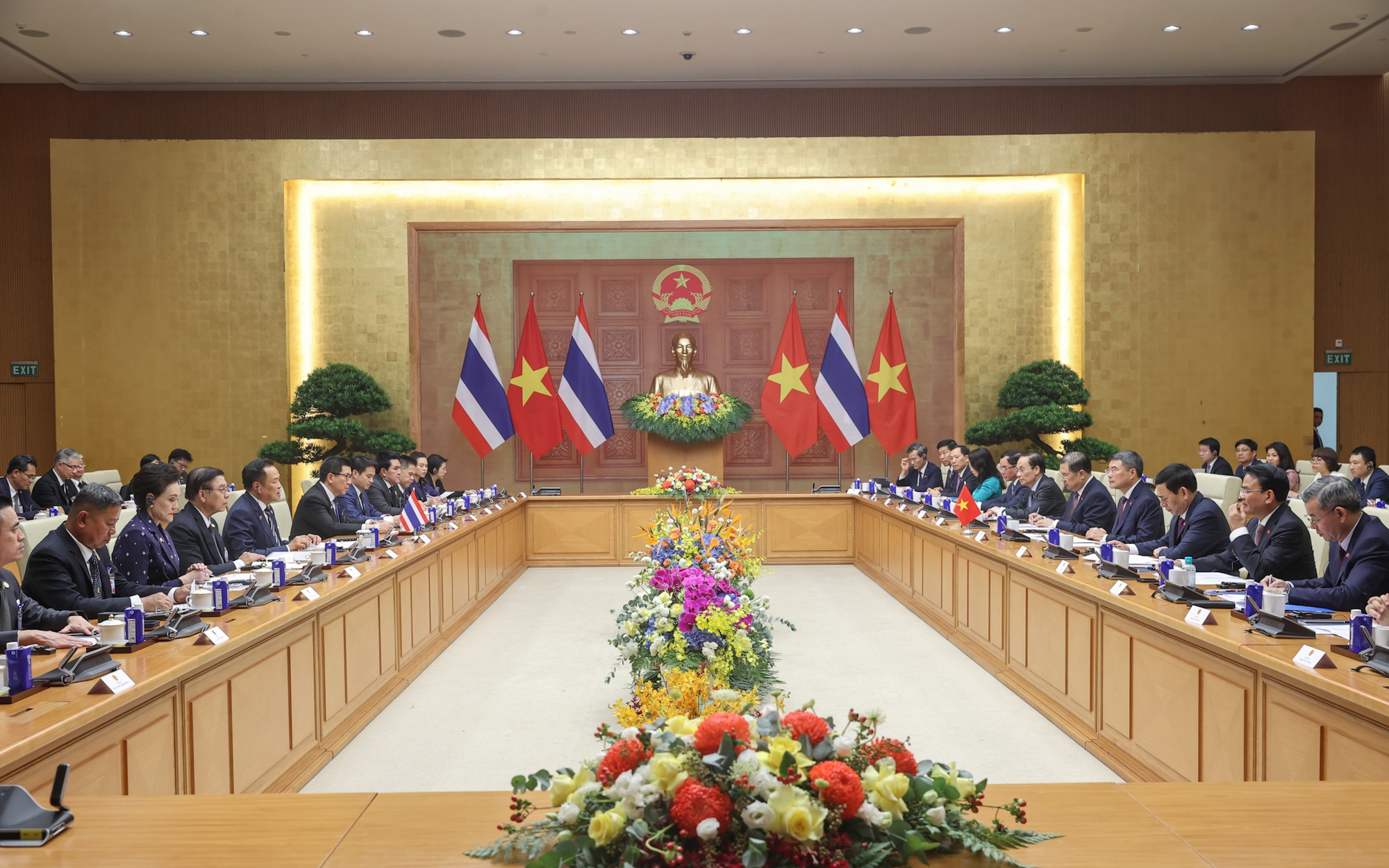 Thủ tướng Lê Minh Hưng hội đàm với Thủ tướng Thái Lan: Hướng