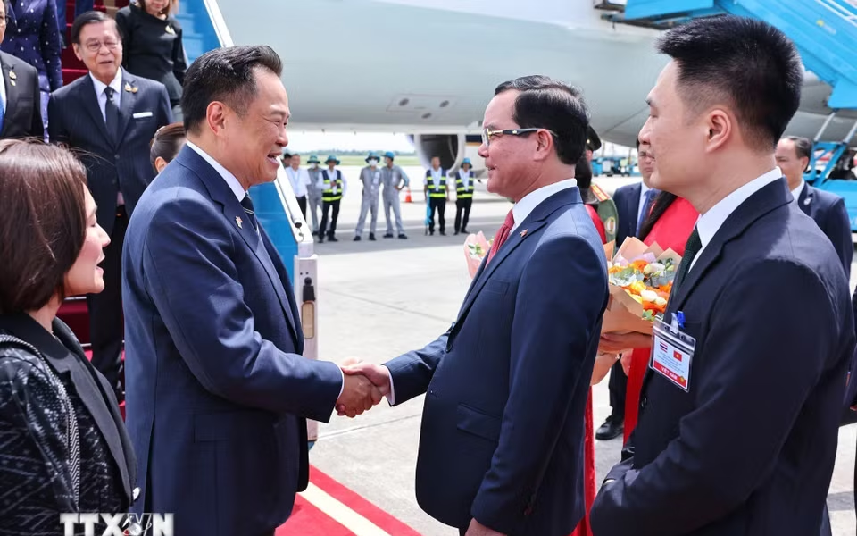 Thủ tướng Thái Lan đến Hà Nội, bắt đầu thăm chính thức Việt 