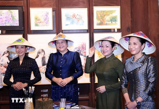 Phu nhân Thủ tướng Lê Minh Hưng cùng Phu nhân Thủ tướng các nước Lào, Campuchia, Thái Lan tham gia hoạt động giao lưu văn hóa- Ảnh 2. Phu nhân Thủ tướng Lê Minh Hưng cùng Phu nhân Thủ tướng các nước Lào, Campuchia, Thái Lan tham gia hoạt động giao lưu văn hóa- Ảnh 2.