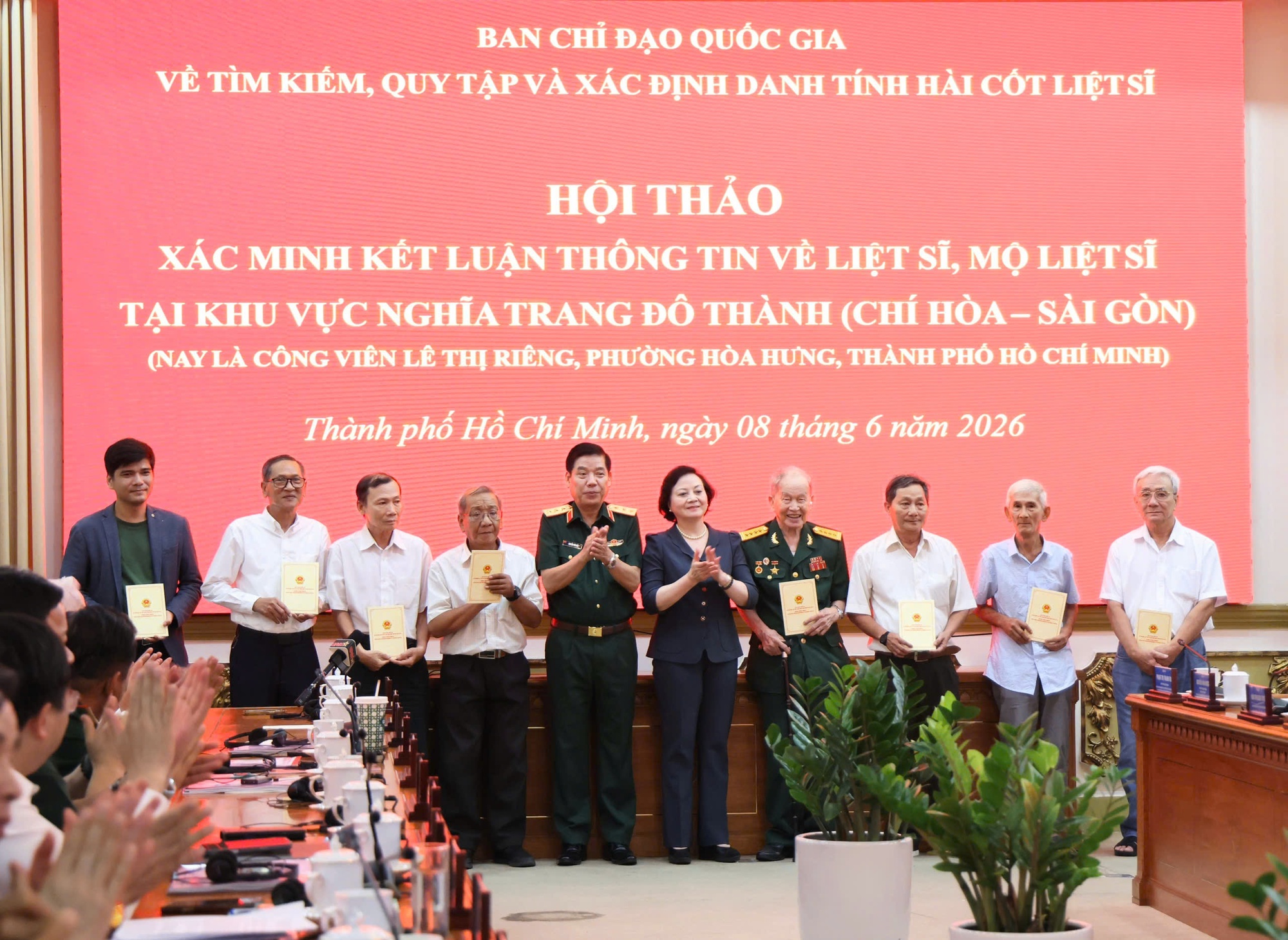 Phó Thủ tướng Phạm Thị Thanh Trà: Tiến thêm một bước quan trọng trên hành trình tìm kiếm khu mộ liệt sĩ tập thể tại Công viên Lê Thị Riêng- Ảnh 4.
