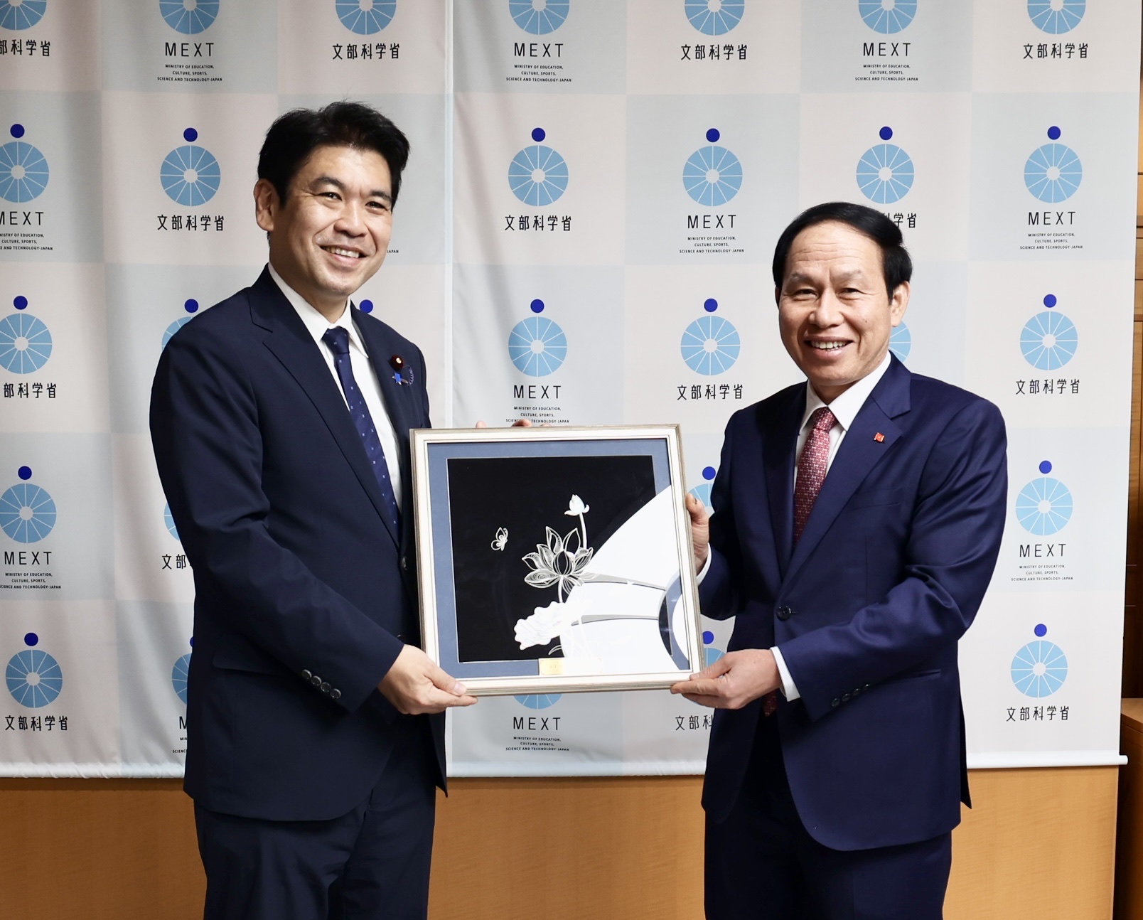 Phó Thủ tướng Lê Tiến Châu tiếp Bộ trưởng Bộ Giáo dục, Văn hóa, Thể thao, Khoa học và Công nghệ Nhật Bản- Ảnh 6. Phó Thủ tướng Lê Tiến Châu tiếp Bộ trưởng Bộ Giáo dục, Văn hóa, Thể thao, Khoa học và Công nghệ Nhật Bản- Ảnh 6.