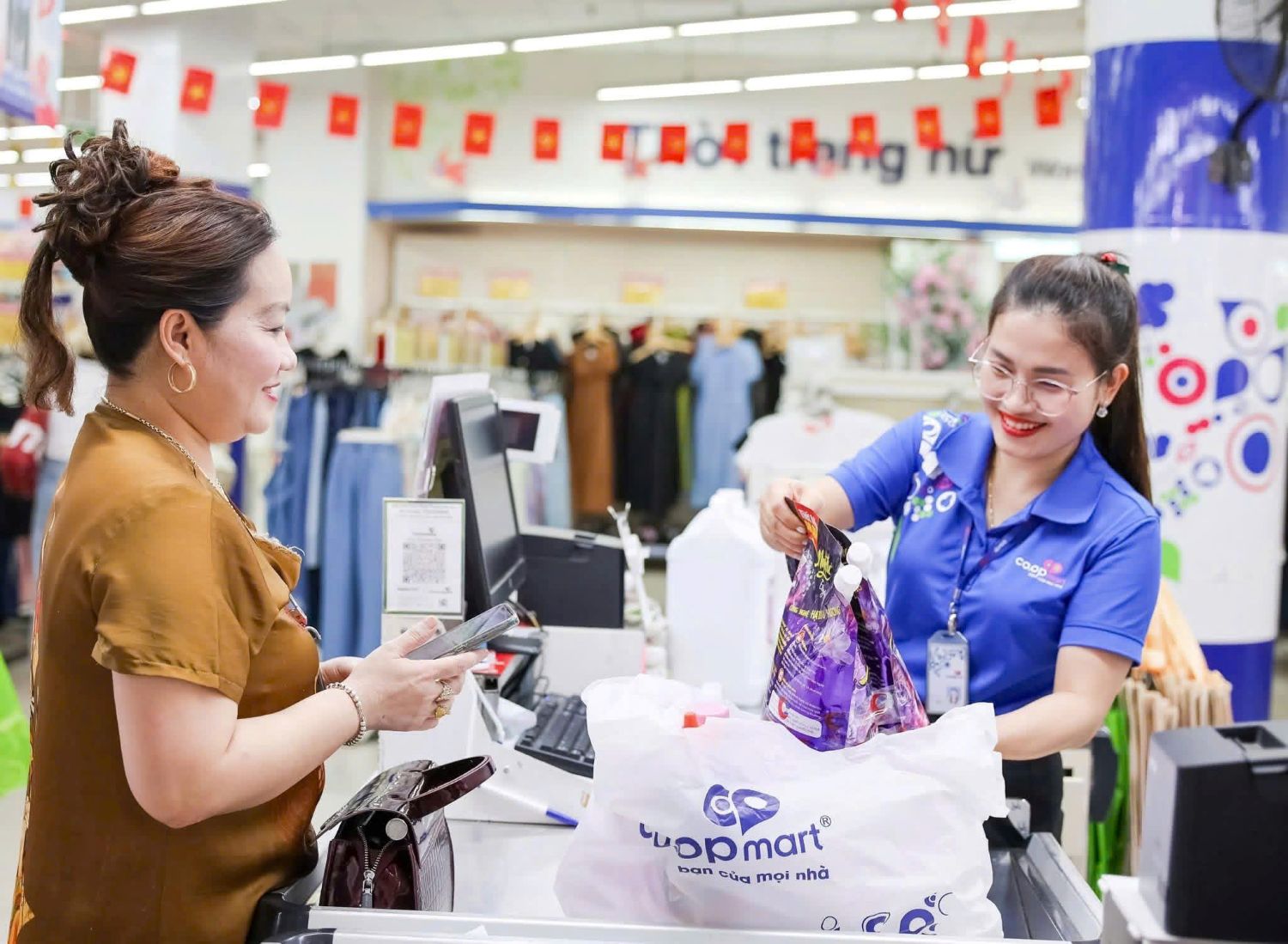 Giải thưởng bán lẻ châu Á khẳng định vị thế của Saigon Co.op đối với người tiêu dùng Việt- Ảnh 3. Giải thưởng bán lẻ châu Á khẳng định vị thế của Saigon Co.op đối với người tiêu dùng Việt- Ảnh 3.
