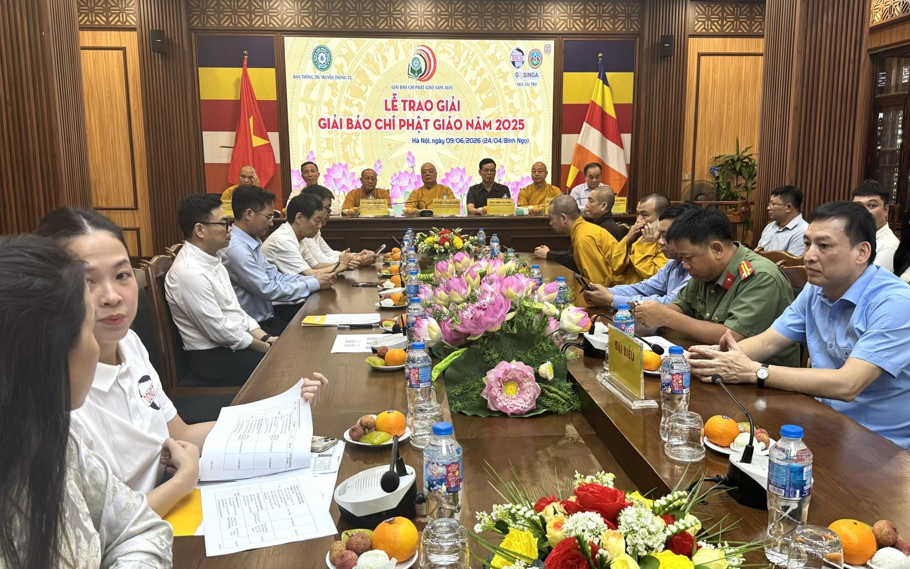 Ghi dấu hành trình phụng sự bằng ngòi bút