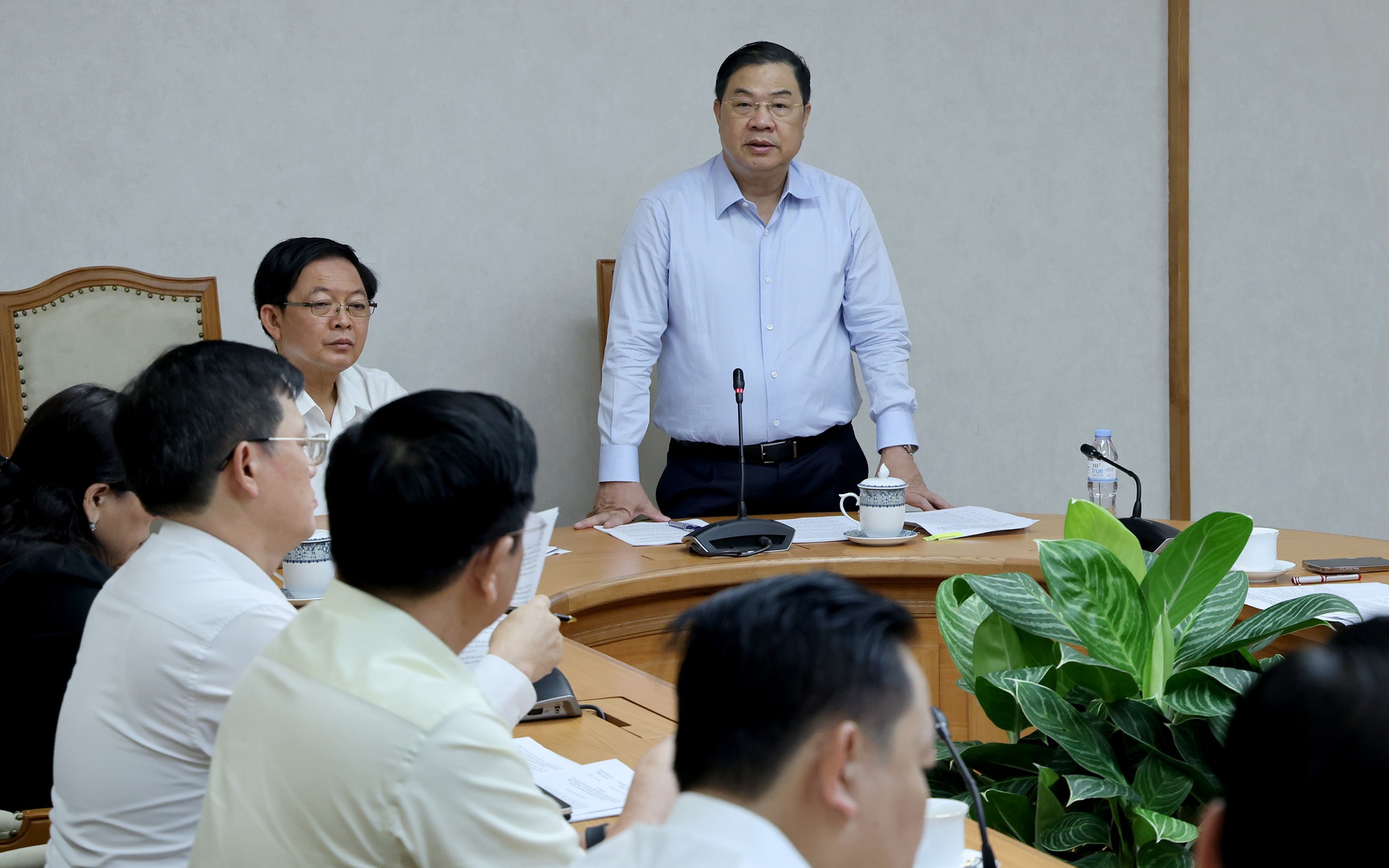 Hai Phó Thủ tướng chỉ đạo xử lý dứt điểm khó khăn, vướng mắc trong giải phóng mặt bằng các dự án phục vụ APEC 2027- Ảnh 4.