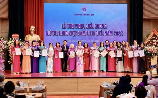 Tôn vinh đóng góp to lớn của đội ngũ nữ trí thức V