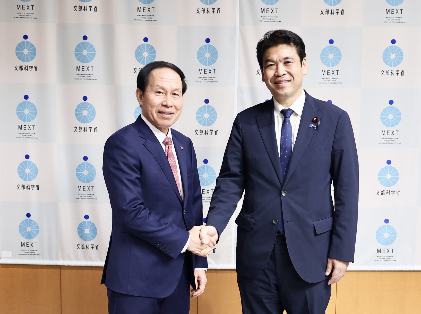 Phó Thủ tướng Lê Tiến Châu tiếp Bộ trưởng Bộ Giáo dục, Văn hóa, Thể thao, Khoa học và Công nghệ Nhật Bản- Ảnh 1. Phó Thủ tướng Lê Tiến Châu tiếp Bộ trưởng Bộ Giáo dục, Văn hóa, Thể thao, Khoa học và Công nghệ Nhật Bản- Ảnh 1.