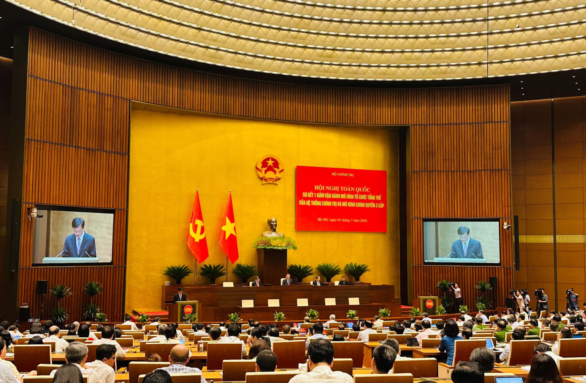 Hội nghị toàn quốc sơ kết 1 năm vận hành mô hình tổ chức tổng thể của hệ thống chính trị, mô hình chính quyền 3 cấp- Ảnh 1.