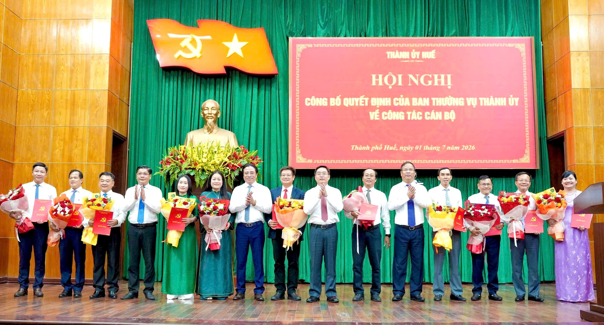 TP. Huế điều động, bổ nhiệm giám đốc các sở, bí thư xã, phường- Ảnh 1.