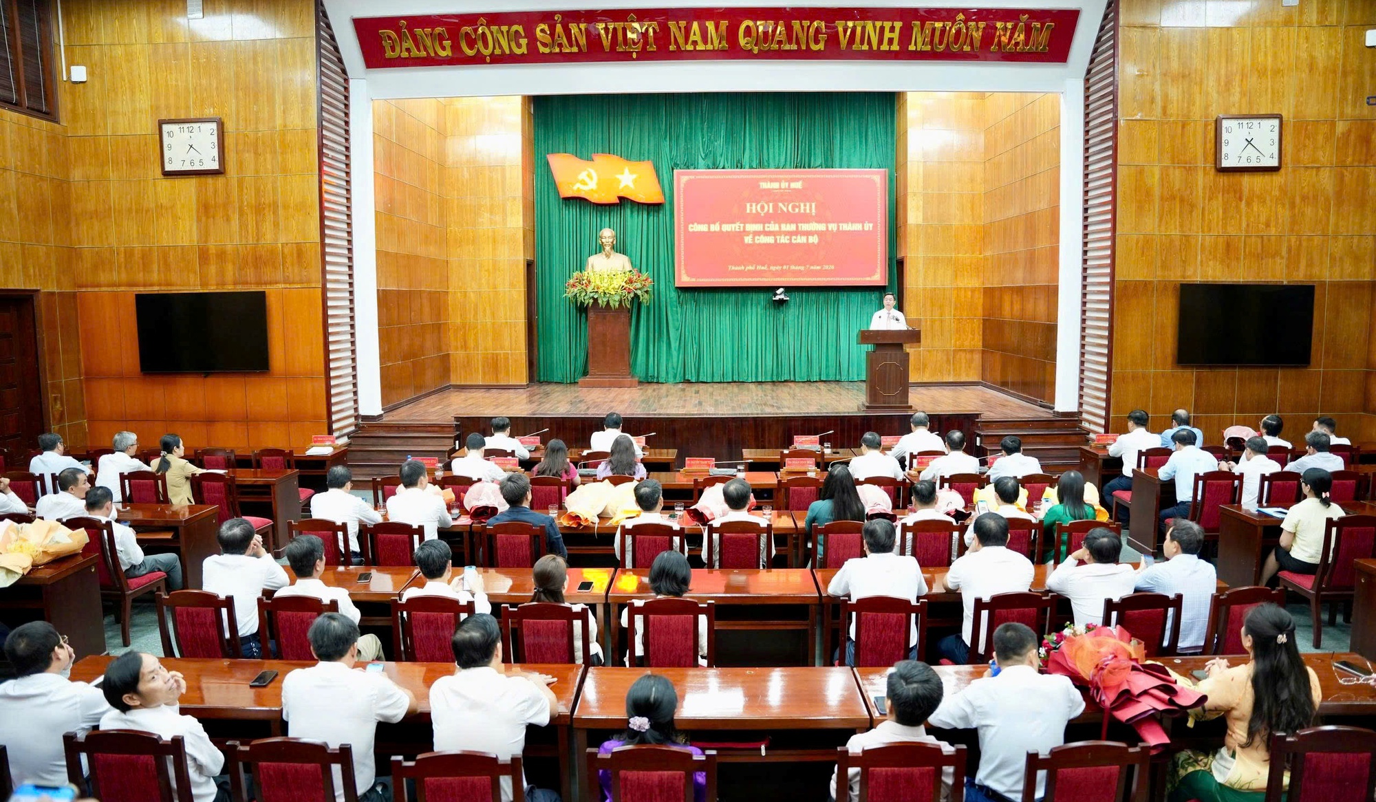 TP. Huế điều động, bổ nhiệm giám đốc các sở, bí thư xã, phường- Ảnh 2.