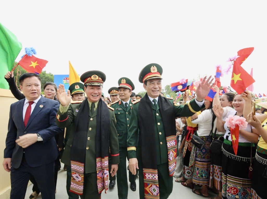 Giao lưu hữu nghị quốc phòng biên giới Việt Nam-Lào: Thắt chặt tình đoàn kết đặc biệt từ vùng biên- Ảnh 2.