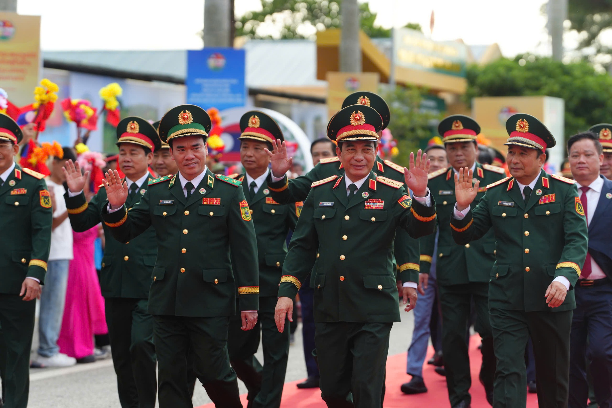 Giao lưu hữu nghị quốc phòng biên giới Việt Nam-Lào: Thắt chặt tình đoàn kết đặc biệt từ vùng biên- Ảnh 1.