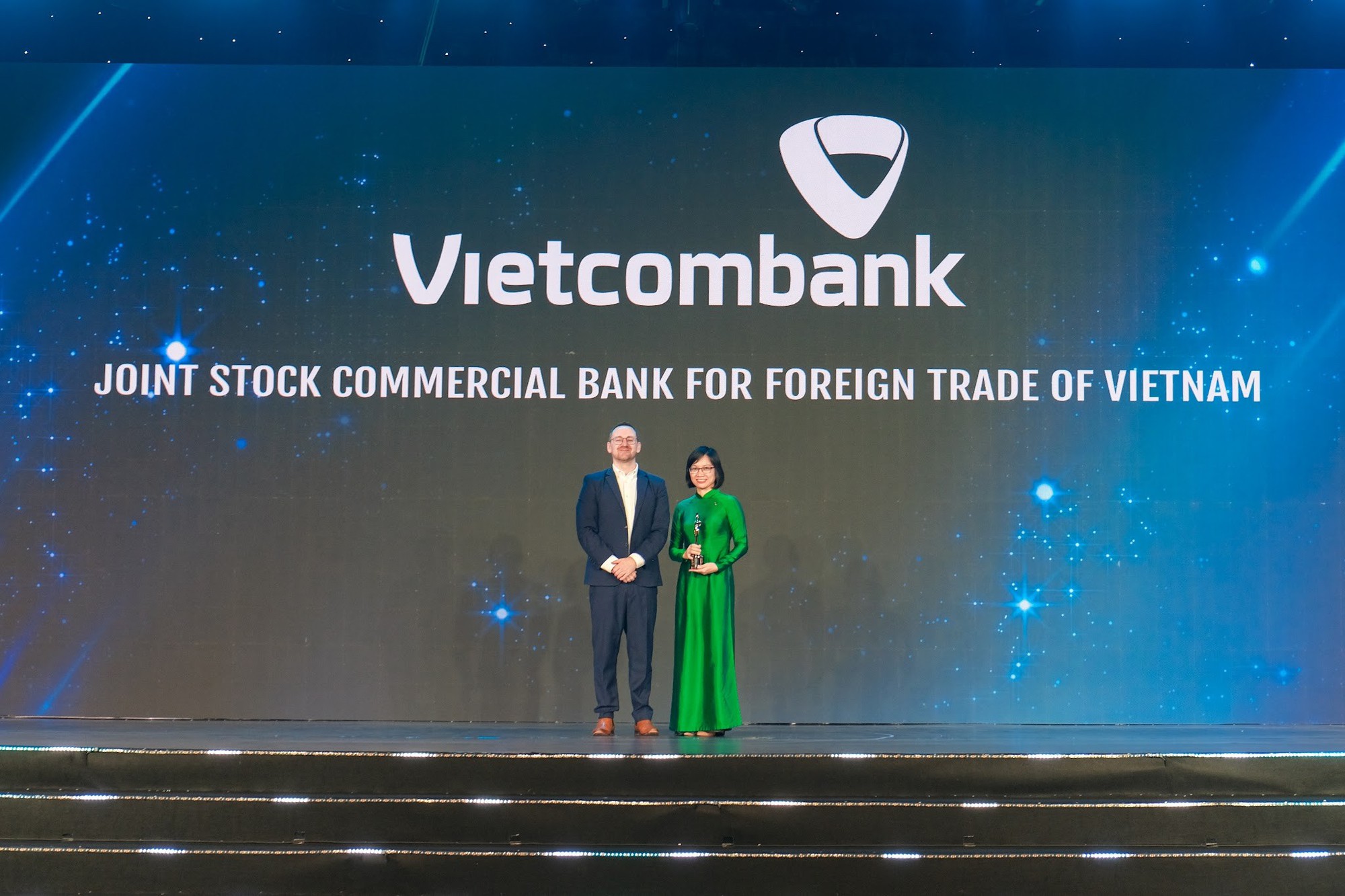 Vietcombank 3 năm liên tiếp được vinh danh nơi làm việc tốt nhất châu Á- Ảnh 1.