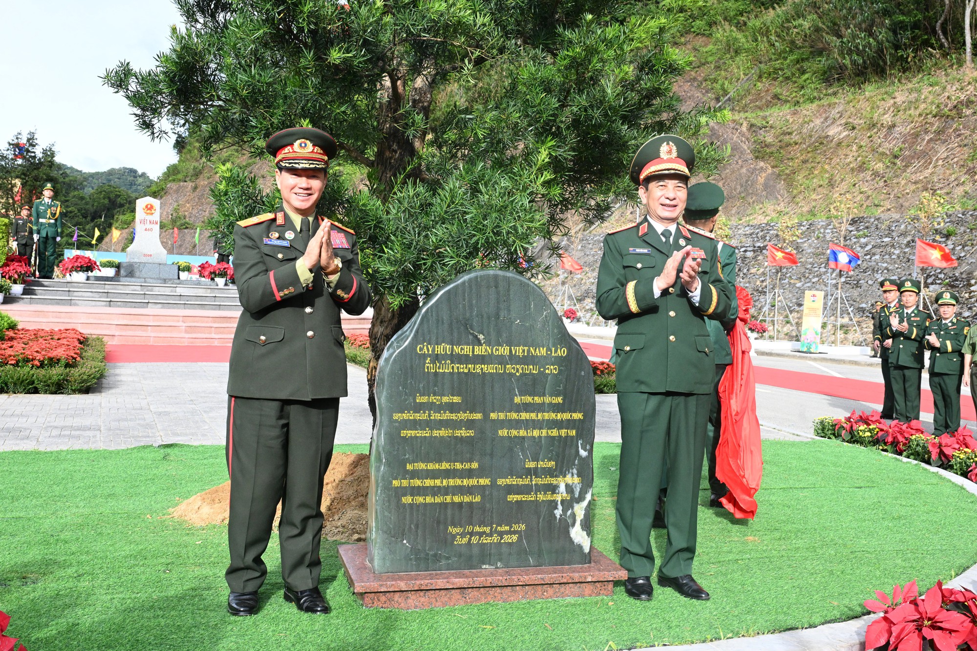 Giao lưu hữu nghị quốc phòng biên giới Việt Nam-Lào: Thắt chặt tình đoàn kết đặc biệt từ vùng biên- Ảnh 3.