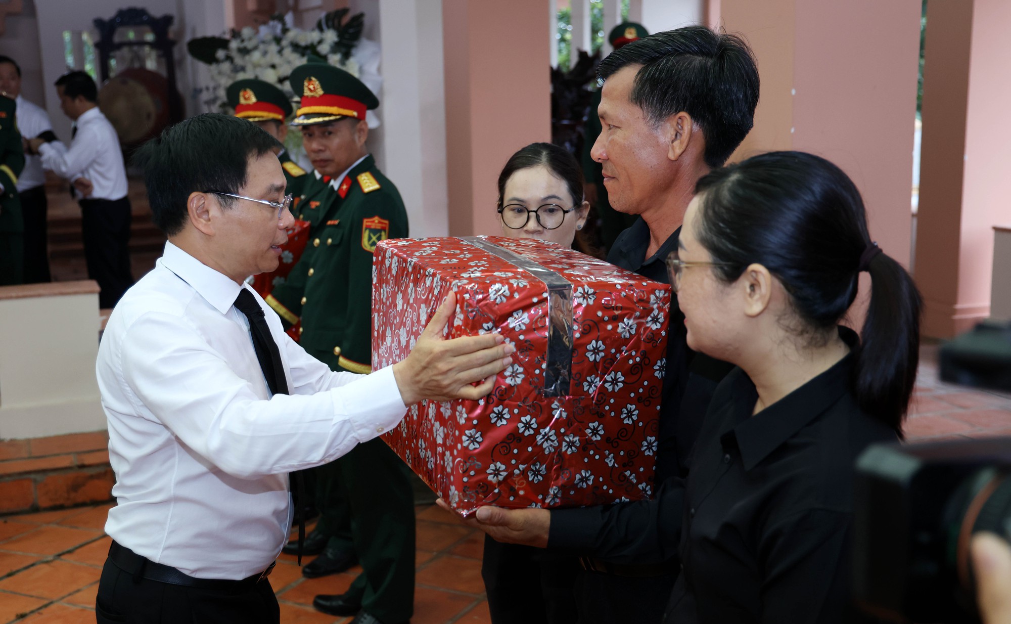 Xúc động lễ viếng, truy điệu, an táng 63 hài cốt liệt sĩ tại Đồng Nai- Ảnh 11.
