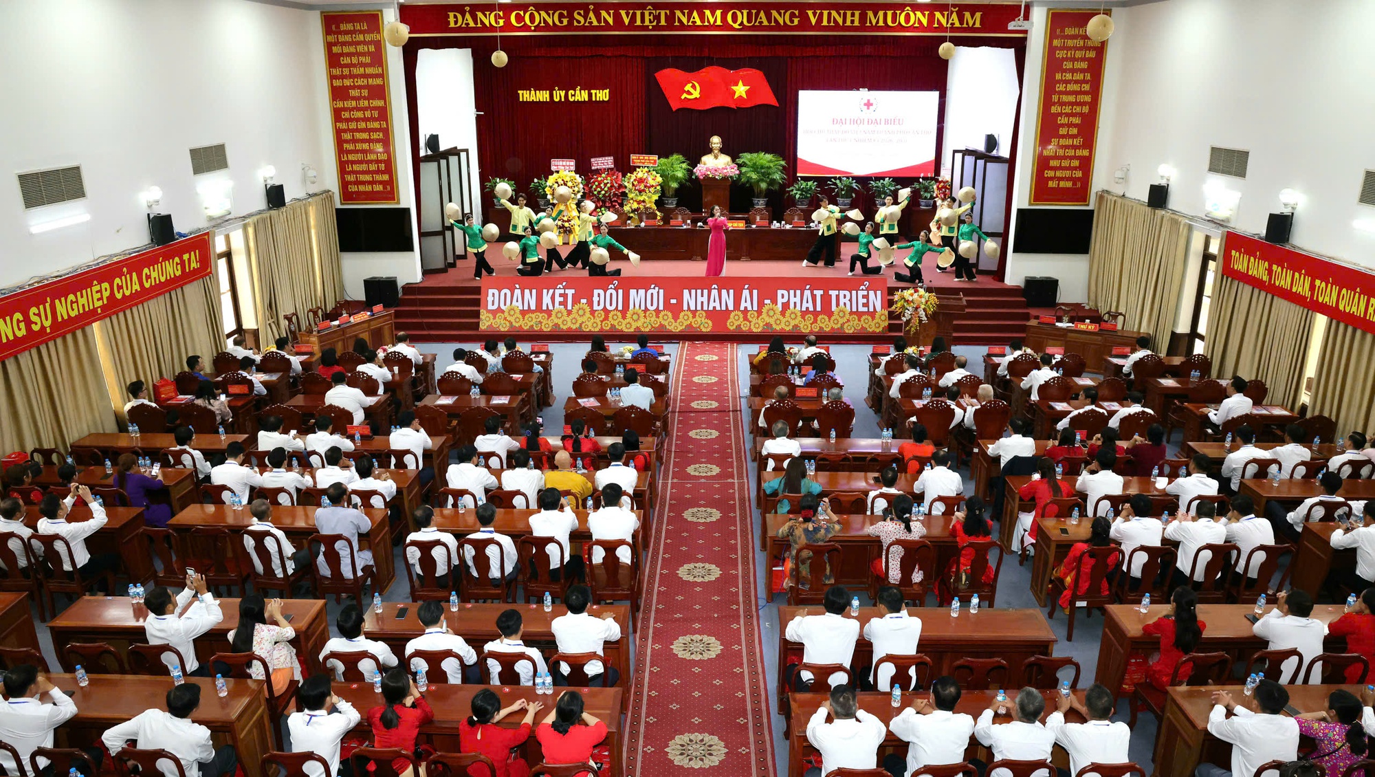 Hội Chữ thập đỏ Cần Thơ bước vào nhiệm kỳ mới với yêu cầu chuyên nghiệp hóa hoạt động nhân đạo- Ảnh 2.