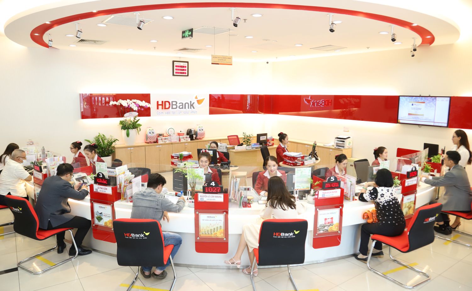 Fitch Ratings đánh giá triển vọng tăng trưởng tích cực của nền kinh tế Việt Nam sẽ tiếp tục tạo điều kiện thuận lợi cho hoạt động của ngành ngân hàng trong thời gian tới