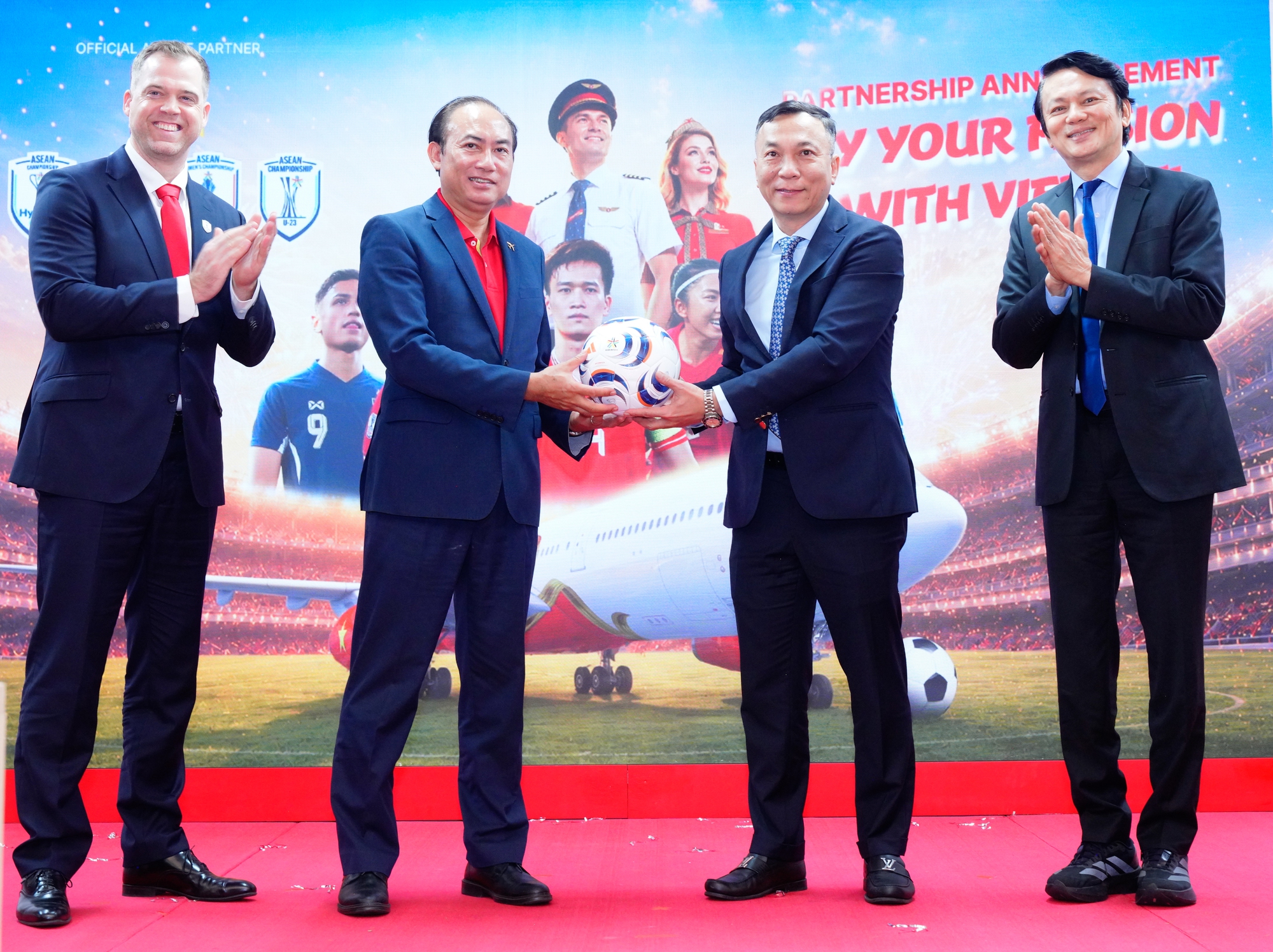 Vietjet và Ngân hàng số Vikki trở thành đơn vị đồng hành cùng ASEAN United FC - Ảnh 3.
