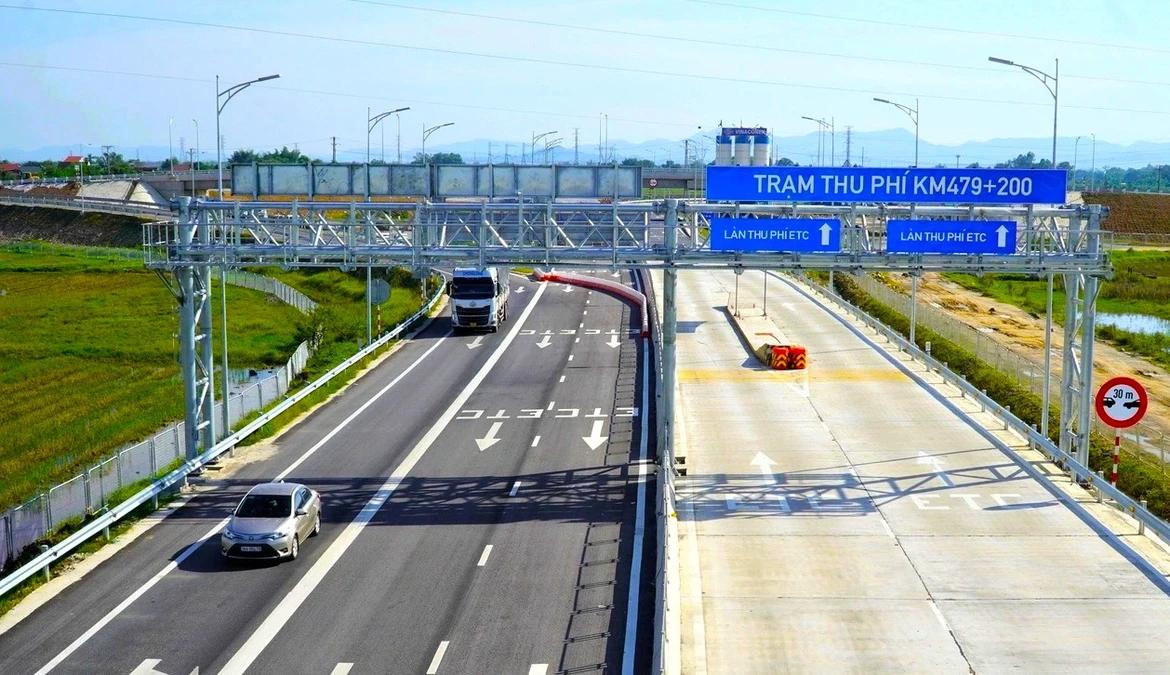 Chính thức thu phí 5 tuyến cao tốc Bắc - Nam từ ngày mai 15/7- Ảnh 1.