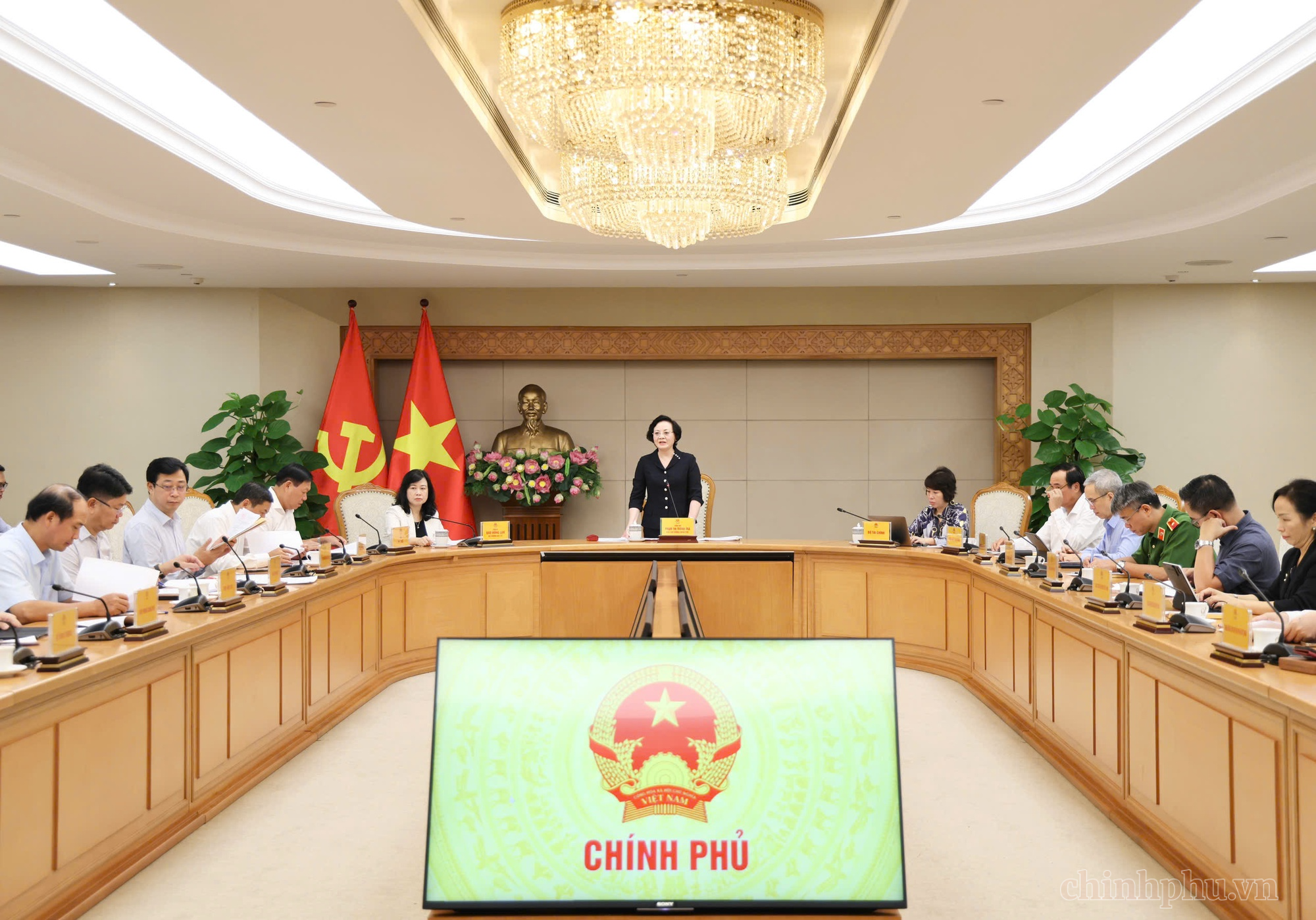 Phó Thủ tướng Phạm Thị Thanh Trà yêu cầu siết chặt an toàn thực phẩm tại trường học, xử lý vi phạm không có vùng cấm- Ảnh 2.